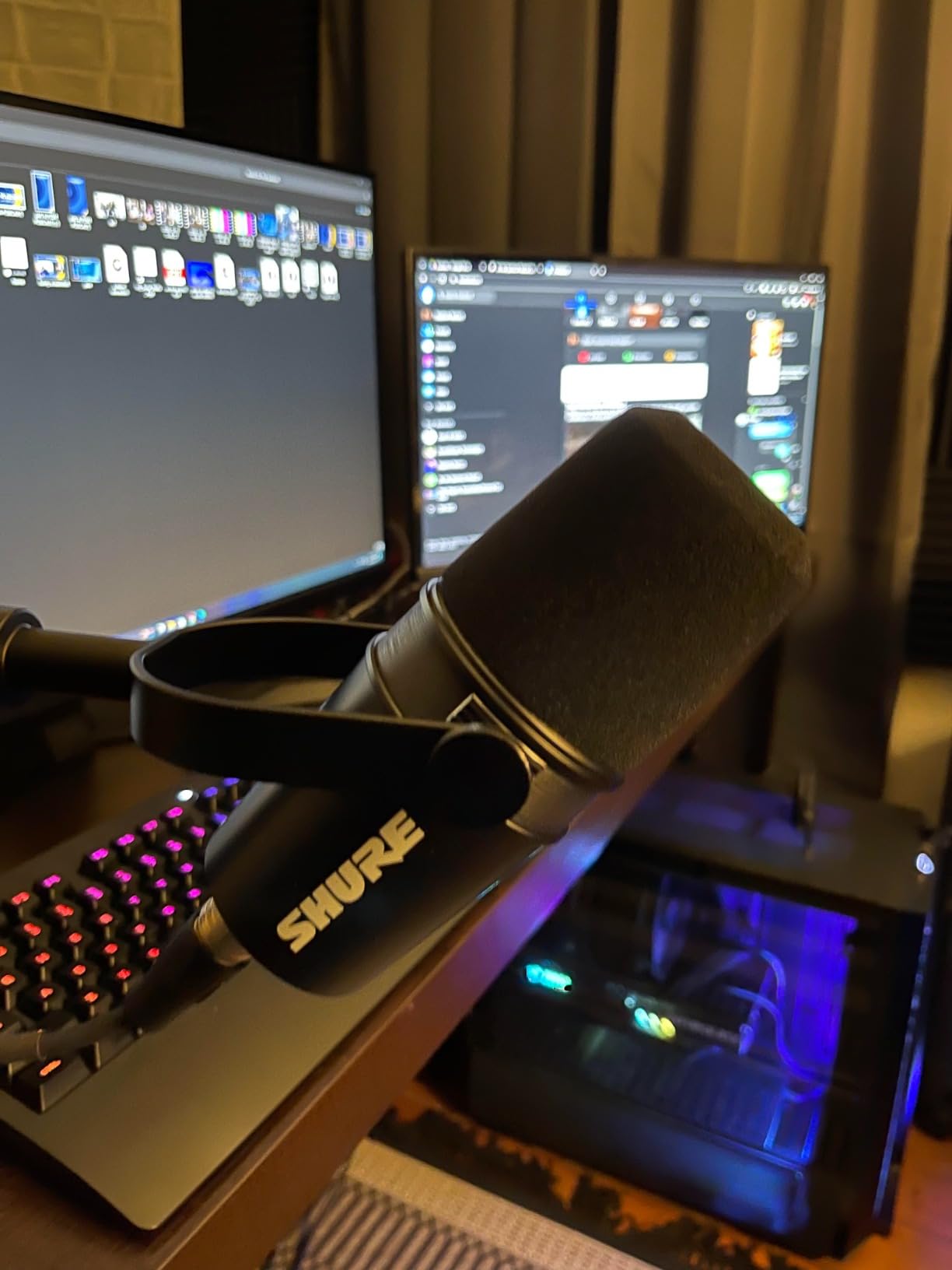 Shure MV7X XLR Dynamic Microphone - Voice-Isolating Cardioid Mic for Podcasting, Vocal Recording & Broadcasting, All-Metal customer photo 2