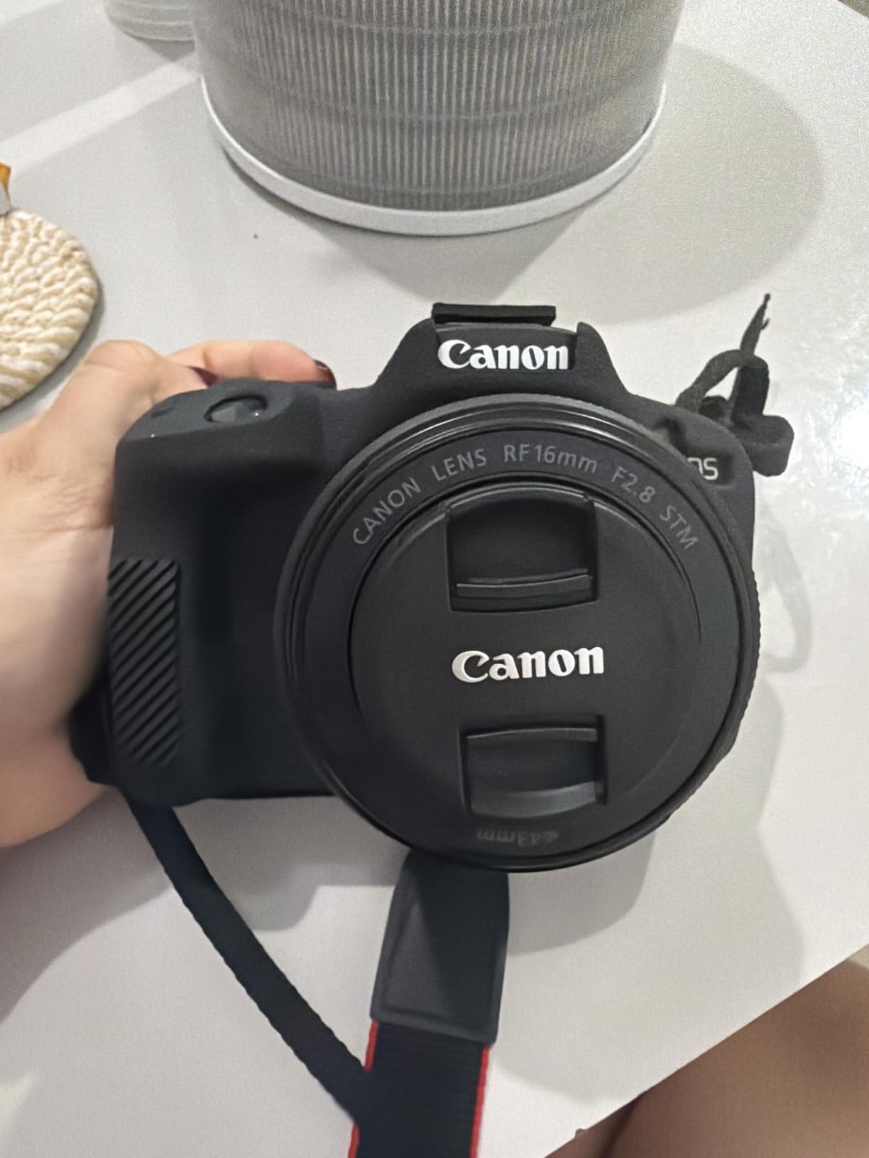 Canon RF16mm F2.8 STM Lens, Ultra Wide-Angle, Fixed Focal Length Prime Lens, Compatible with EOS R Series Mirrorless Cameras, Black customer photo 2