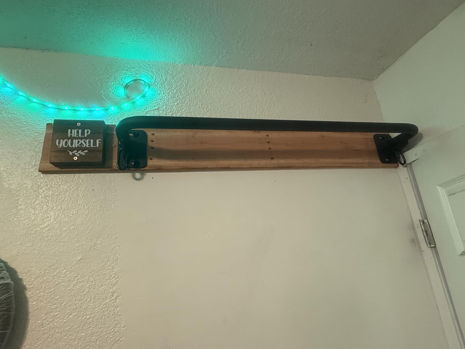 SELEWARE Heavy Duty Welded Pull Up Bar, Versatile Doorway Wall Mount, Joist Mounted, and Ceiling Mounted Chin Up Bars, Thick Metal Sturdy Construction for Full Body Workouts Support 500 lbs customer photo 2