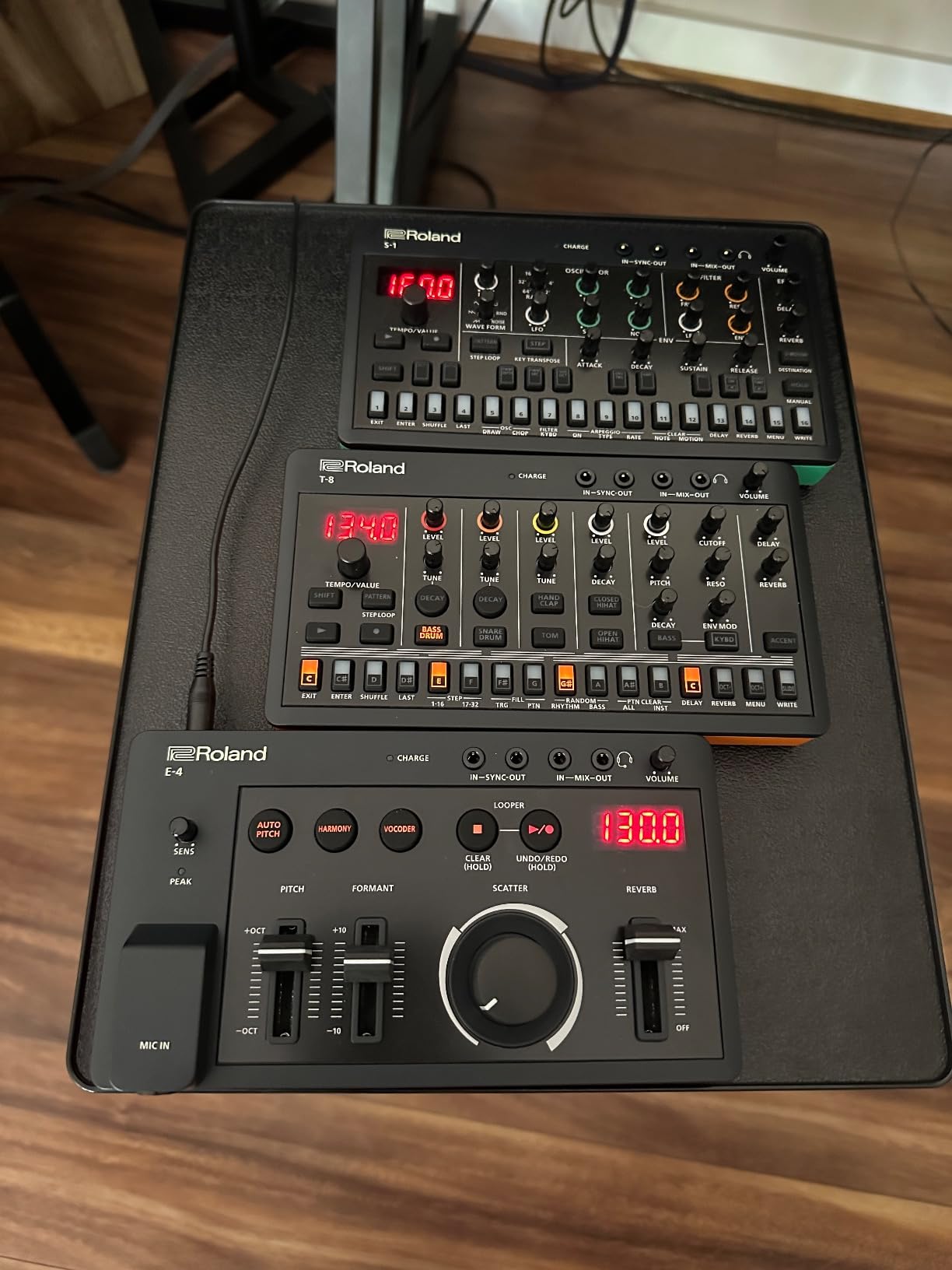 Roland AIRA Compact T-8 Beat Machine | Ultra-Portable Rhythm and Bass Machine with Genuine Roland Sounds | TR-REC Drum Sequencer customer photo 2