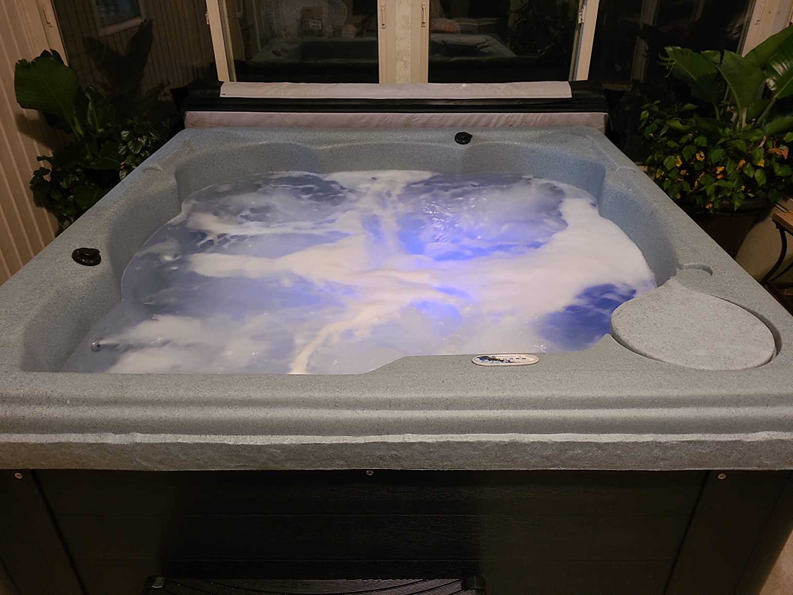 Inland 6 Person Indoor Outdoor Hot Tub, Plug & Play Spa, 24 Jets, LED Lighting System, Insulated Spa Cover, Aqualife by Strong Spas customer photo 2