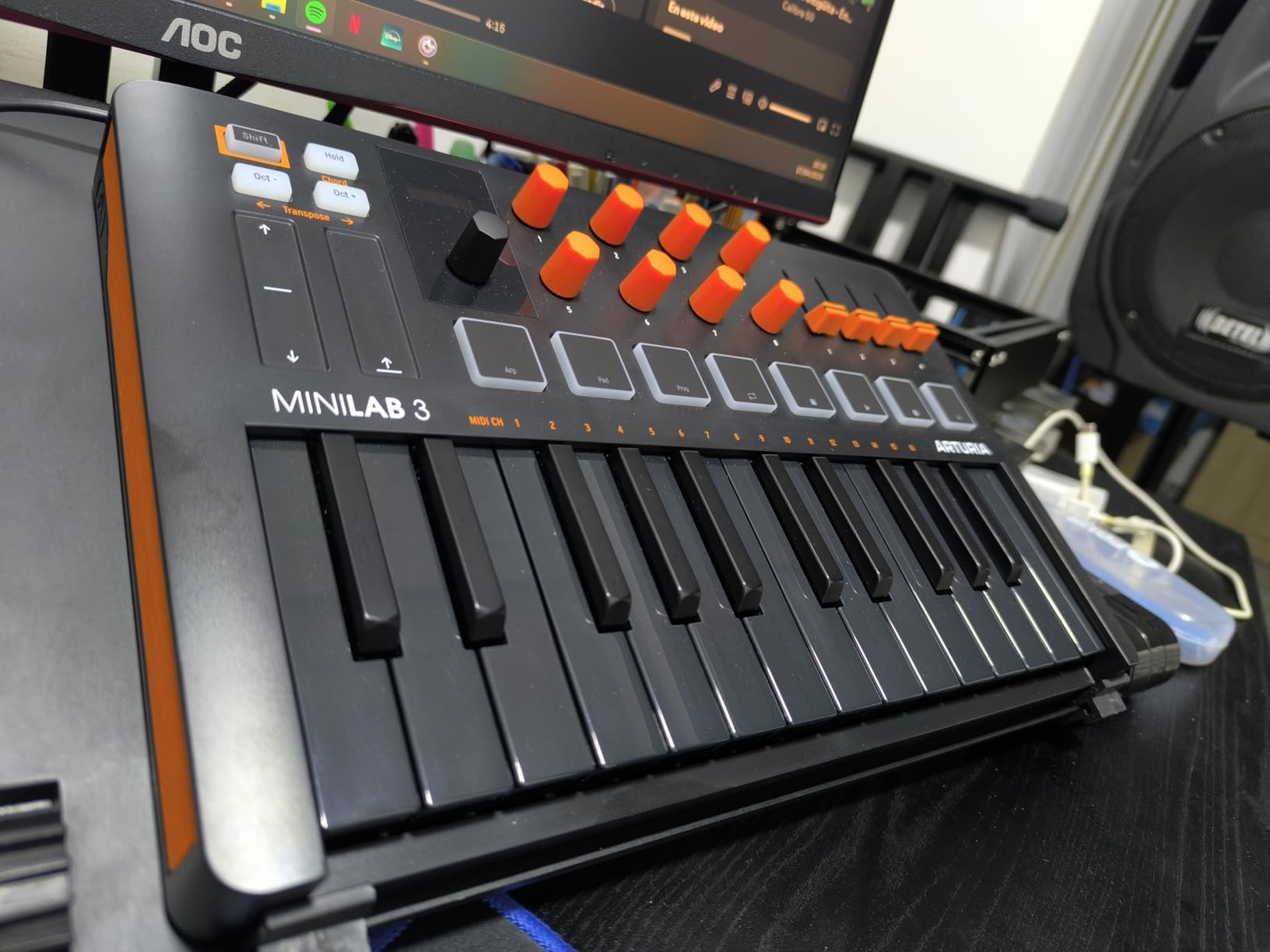 Arturia MiniLab 3 - Universal MIDI Controller for Music Production with All-in-One Software Package - 25 Keys, 8 Multi-Color Pads customer photo 2