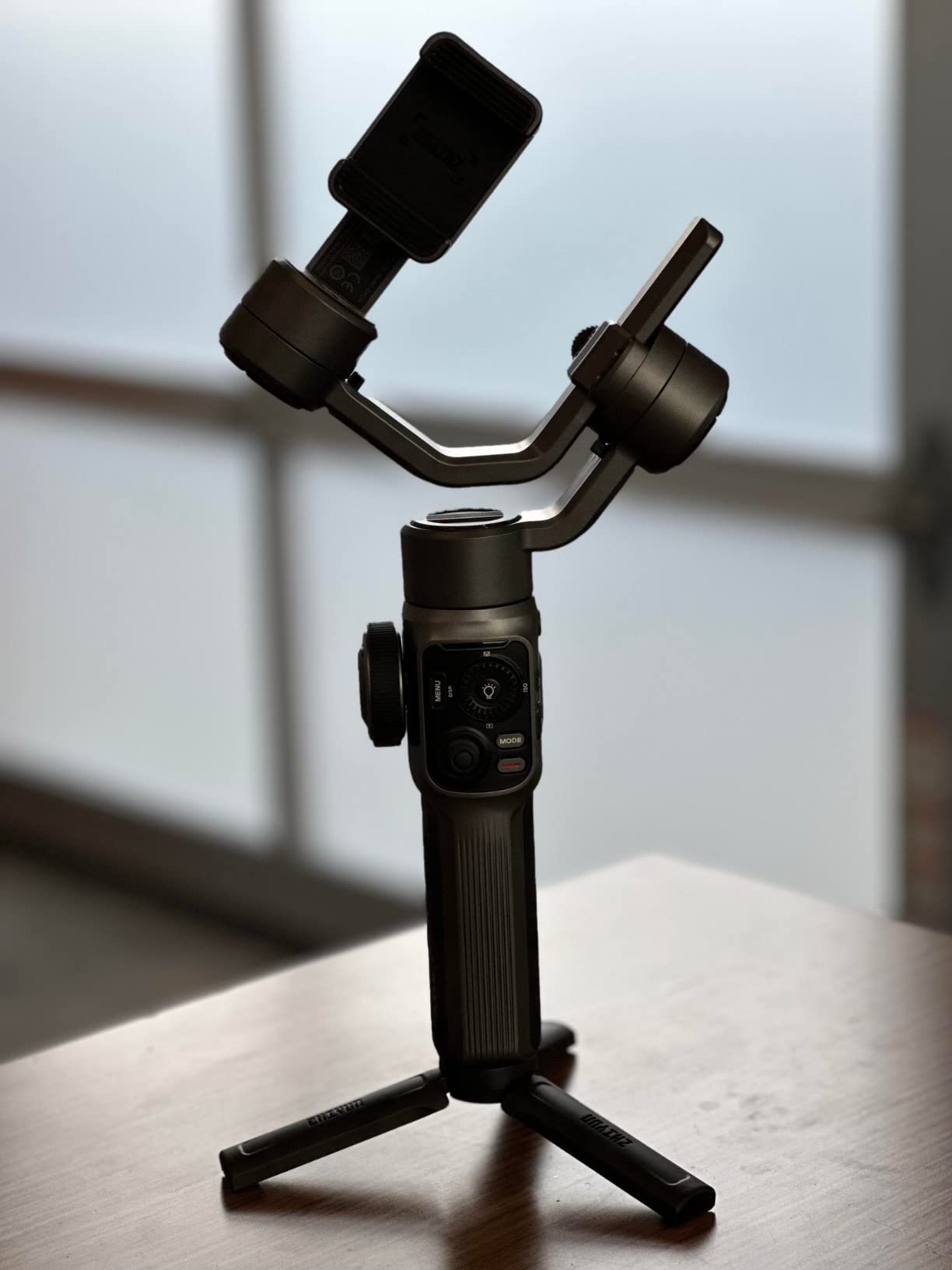 Zhiyun Smooth 5S Smartphone Gimbal Stabilizer 3-Axis with Built-in Fill Light for iPhone Android with Face Object Tracking for Vlog Video Live Stream INS YouTube (Smooth 5 Upgrade Version)-Gray customer photo 2