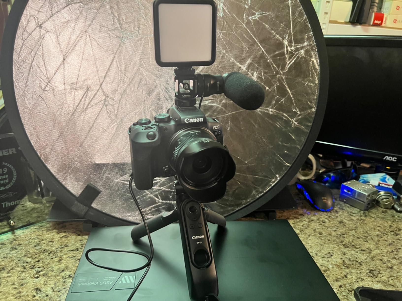 Canon EOS R10 Content Creator Kit, Mirrorless Vlogging Camera with RF-S18-45mm F4.5-6.3 is STM Lens, Tripod and Stereo Microphone customer photo 2