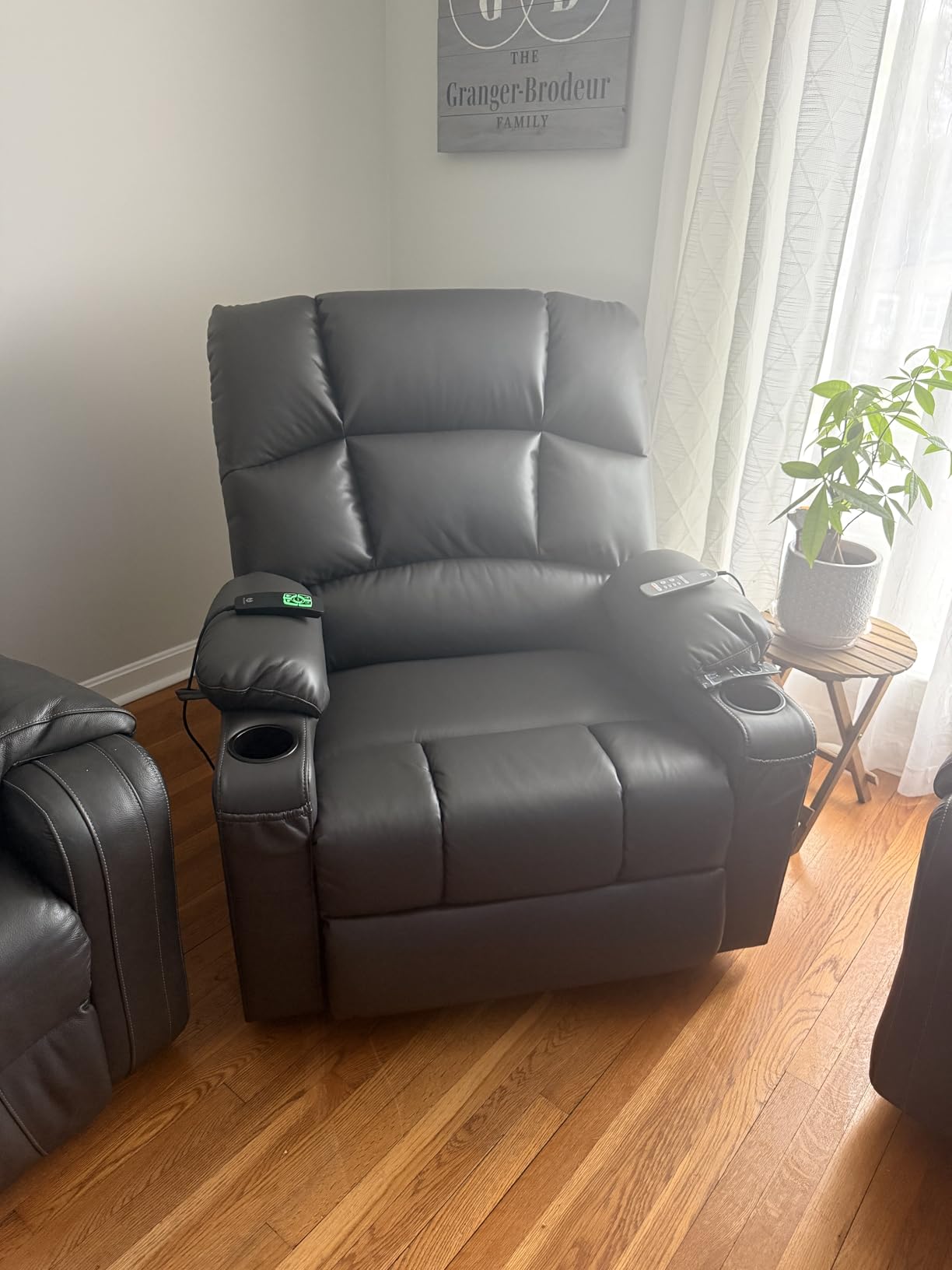 MCombo Dual Motor Power Lift Recliner Chair for Elderly, Massage and Heat, Lay Flat, Zero Gravity, Home Button, USB Port, Faux Leather 7680 customer photo 1