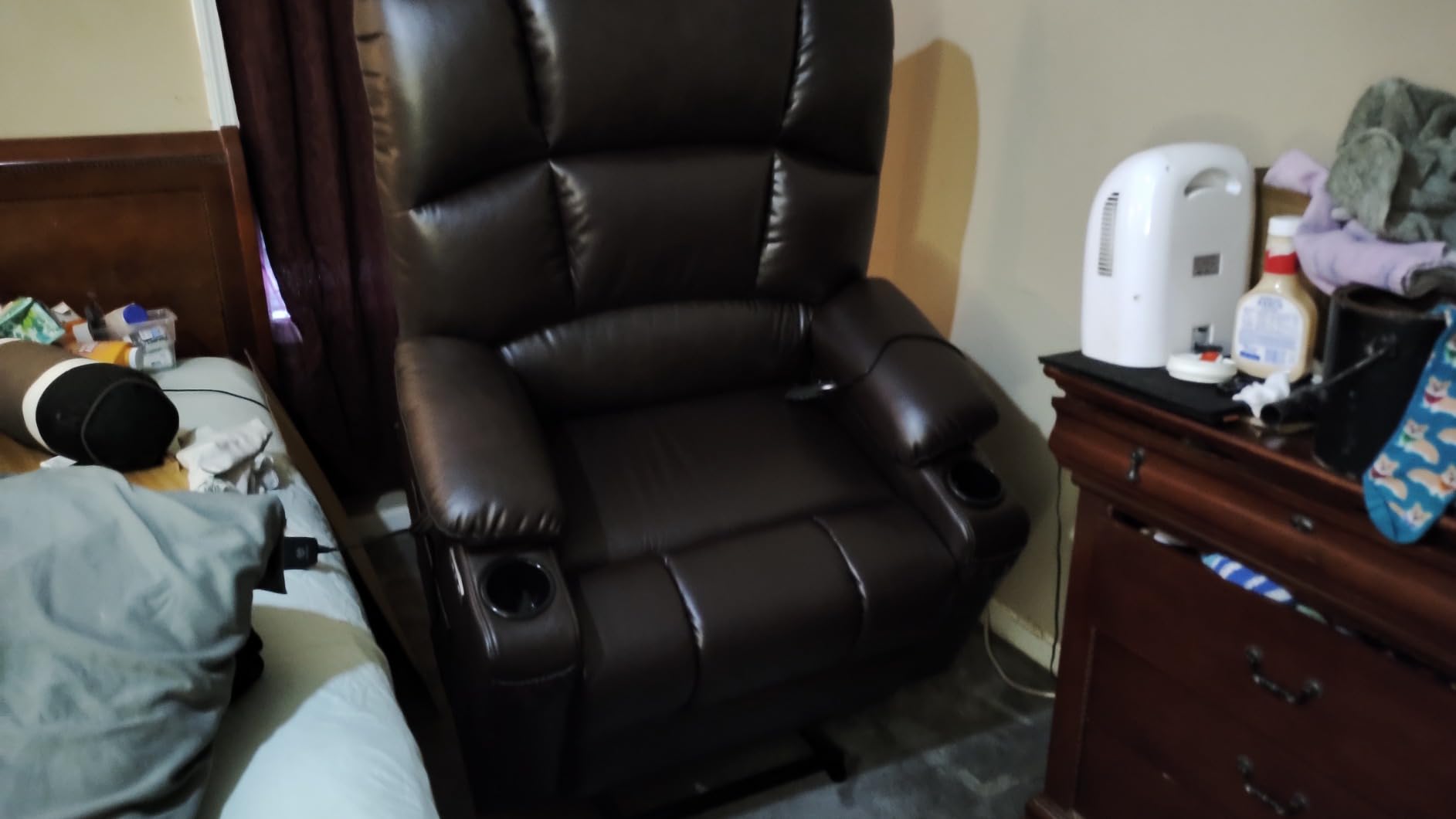 MCombo Dual Motor Power Lift Recliner Chair for Elderly, Massage and Heat, Lay Flat, Zero Gravity, Home Button, USB Port, Faux Leather 7680 customer photo 2