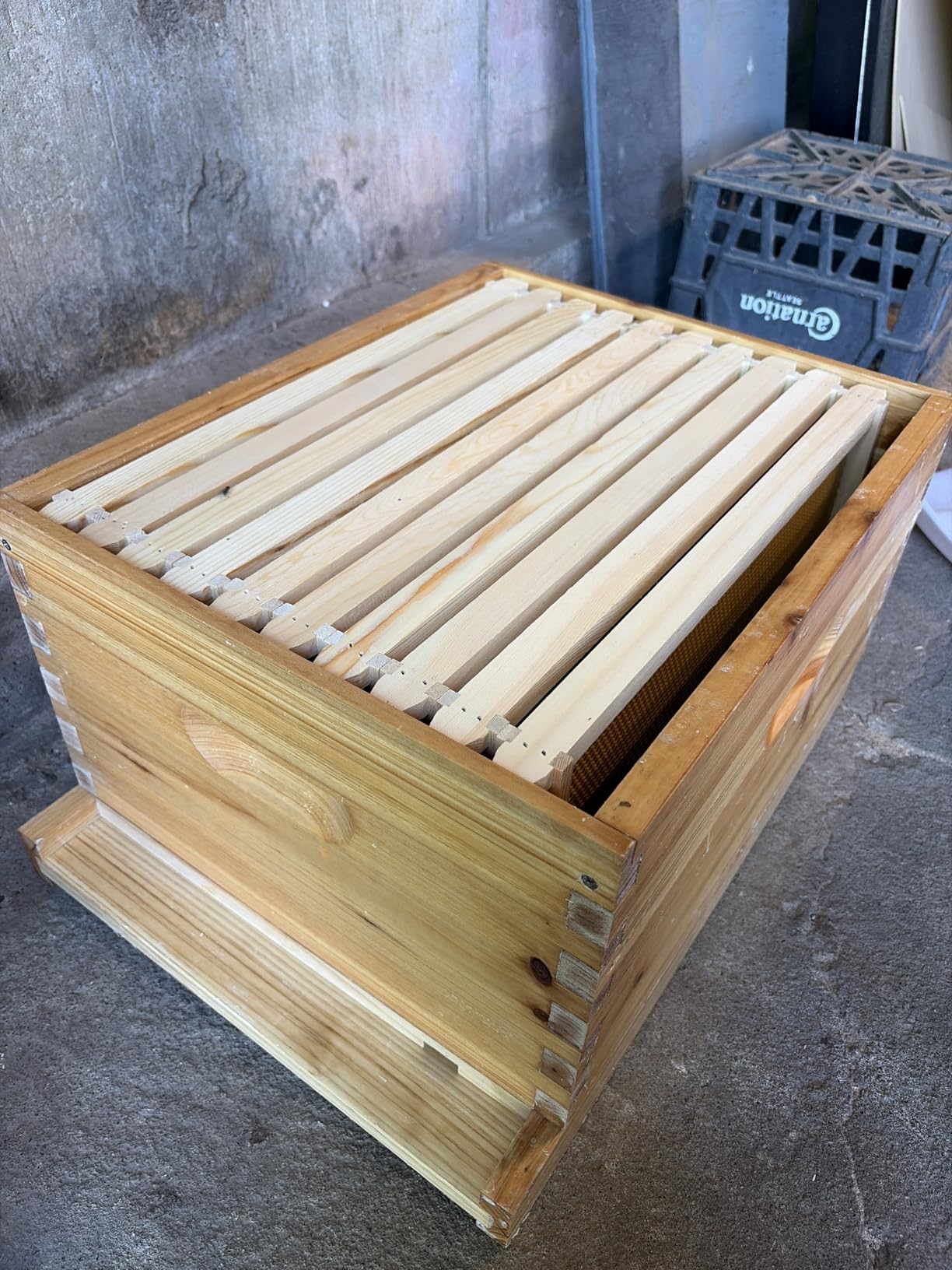 VINGLI 10 Frames Beehive, Complete Beehive Kit Includes 1 Deep Boxes, 1 Medium Box, Frames and Waxed Foundations, for Yard, Field, Bee Farm (2 Layer) customer photo 2