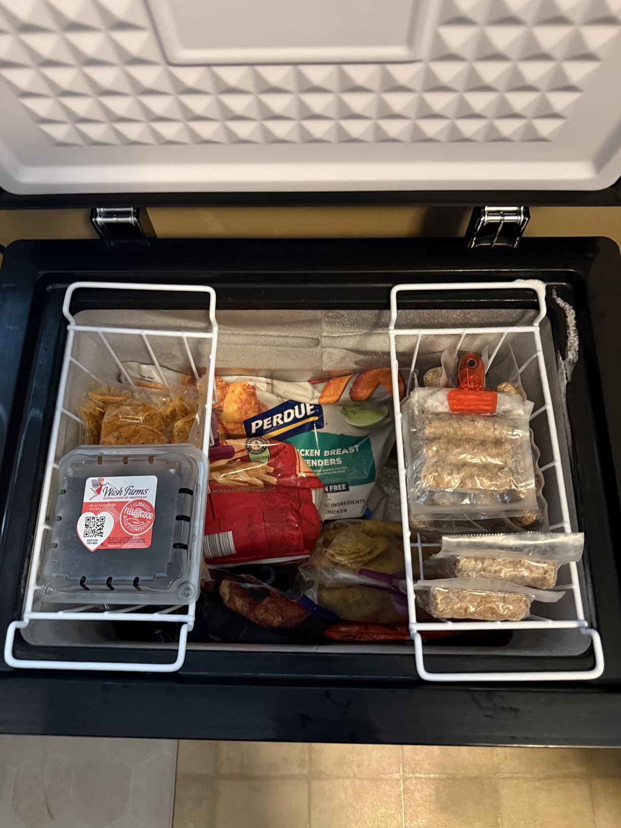 DEMULLER Chest Freezer 5.0 Cubic Feet with 2 Removable Stainless Steel Basket, Electronic Control, Black customer photo 1