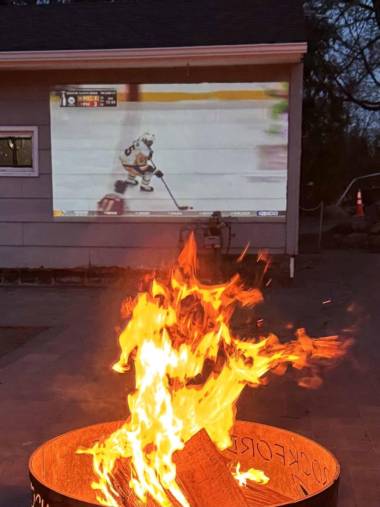 NEBULA Mars 3 Outdoor Portable Projector, 1000 ANSI Lumens, AI-Powered Image, Built-in Battery with 5 Hour Playtime, Android TV, 200 Inch Home Theater customer photo 2