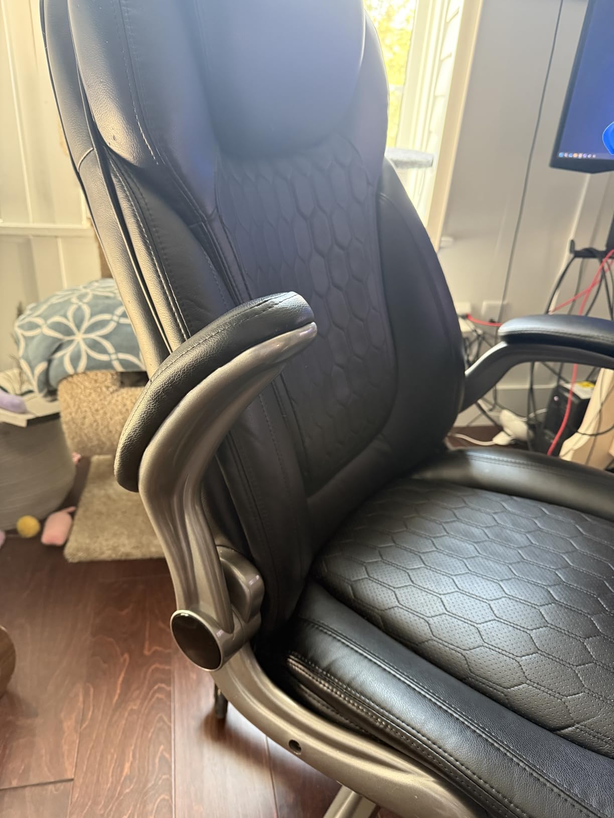 Executive Office Chair-Ergonomic Computer Desk Chair, High Back Leather Chair with Padded Flip-up Arms, Swivel Home Office Chair Upgraded Caster, Black customer photo 1