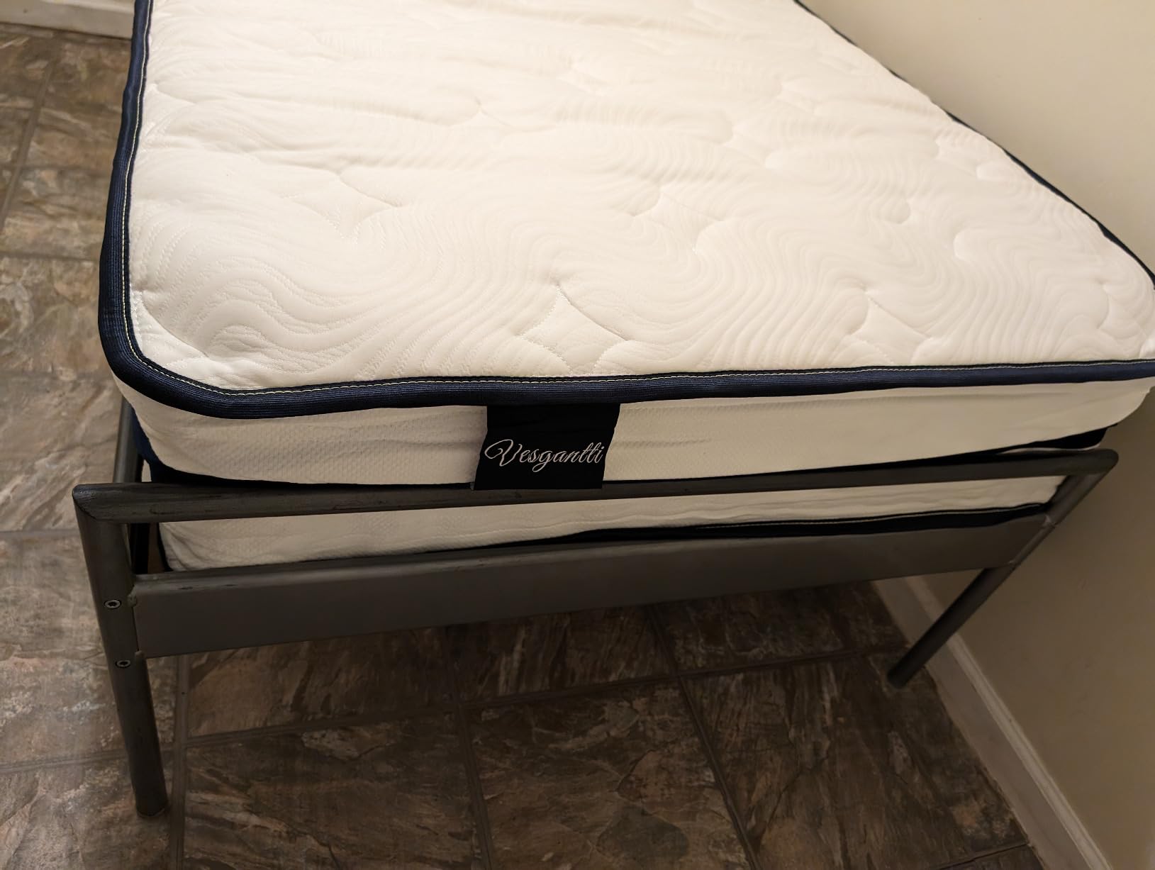 Vesgantti Queen Mattress, 12 Inch Hybrid Innerspring Mattress in a Box with Memory Foam, Back Support & Pressure Relief, Medium Firm Feel customer photo 1