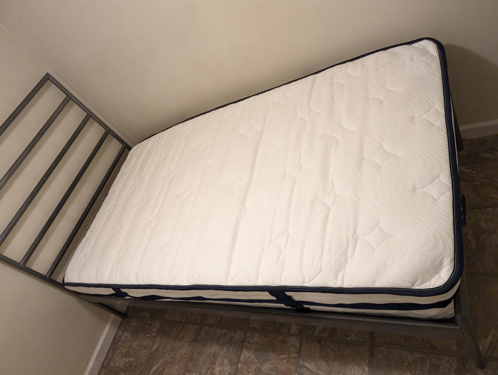 Vesgantti Queen Mattress, 12 Inch Hybrid Innerspring Mattress in a Box with Memory Foam, Back Support & Pressure Relief, Medium Firm Feel customer photo 2