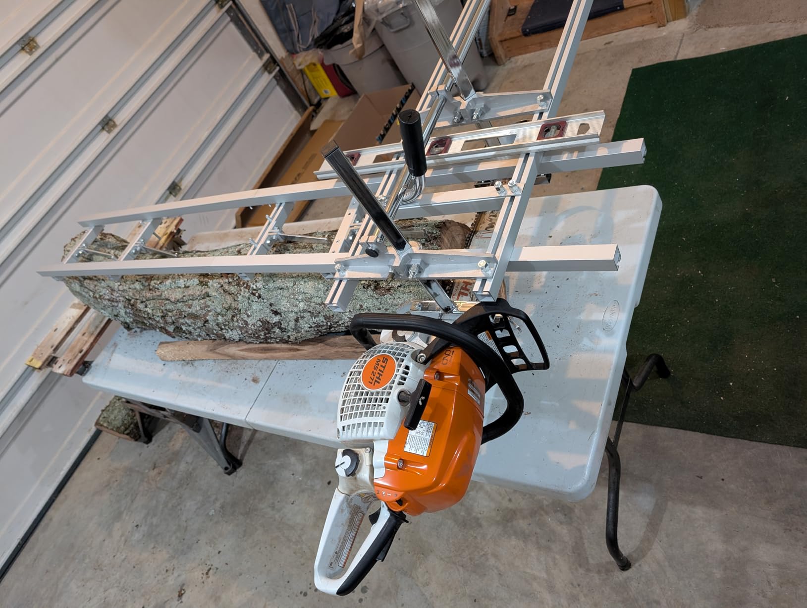 VEVOR Chainsaw Mill and Rail Mill Guide System, Portable Sawmill 14-36 inch Guide Bar, 9ft Aluminum Saw Milling Rail Guide with Chainsaw Planking Mill customer photo 2