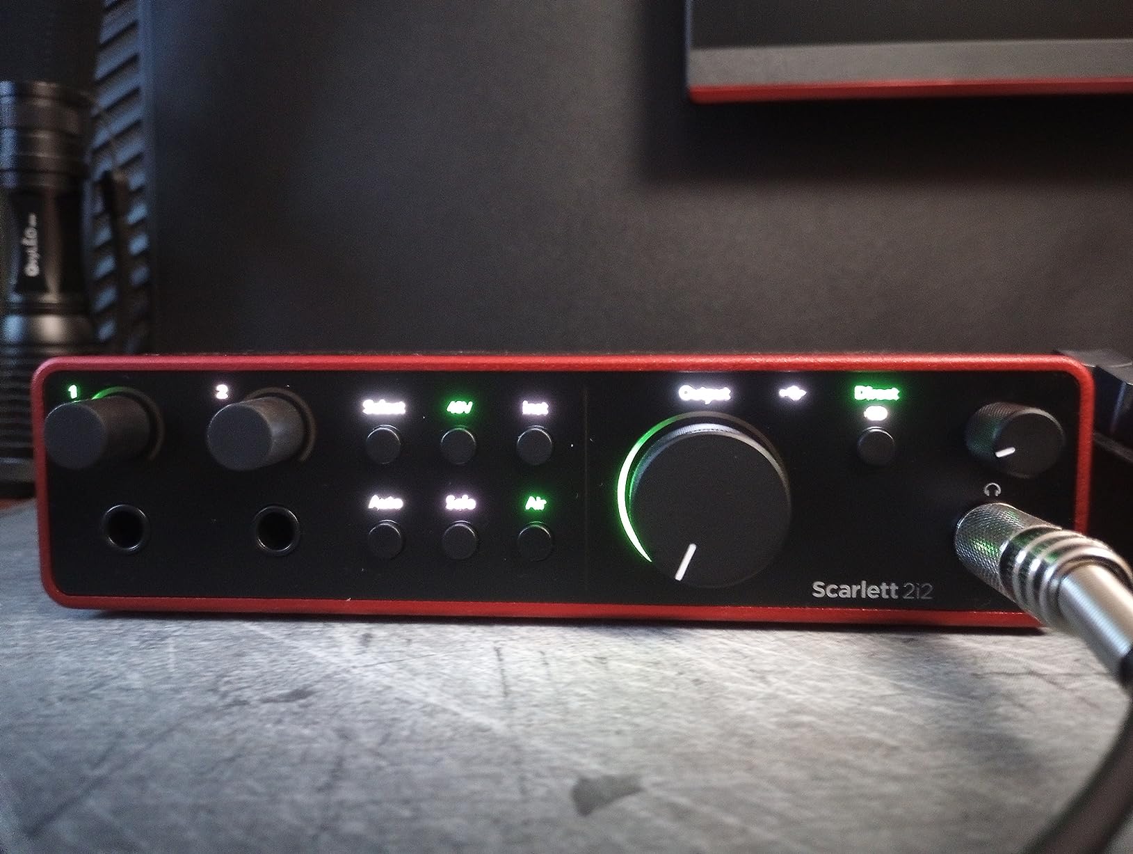 Focusrite Scarlett 2i2 4th Gen USB Audio Interface for Recording, Songwriting, Streaming and Podcasting customer photo 1