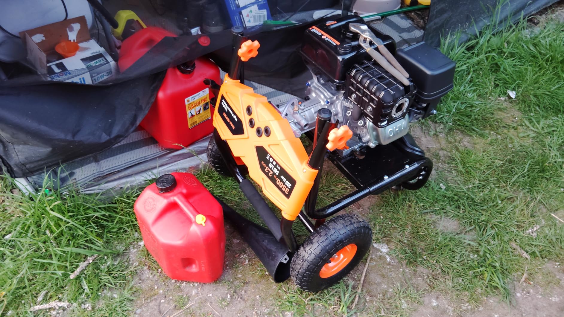 3500PSI Gas Pressure Washer, 2.3GPM Gas Powered High Pressure Washer with 209CC Engine, 4 Adjustable Nozzles, 25 ft High Pressure Hose for Cleaning Walls, Terraces, Vehicles, Garden customer photo 2
