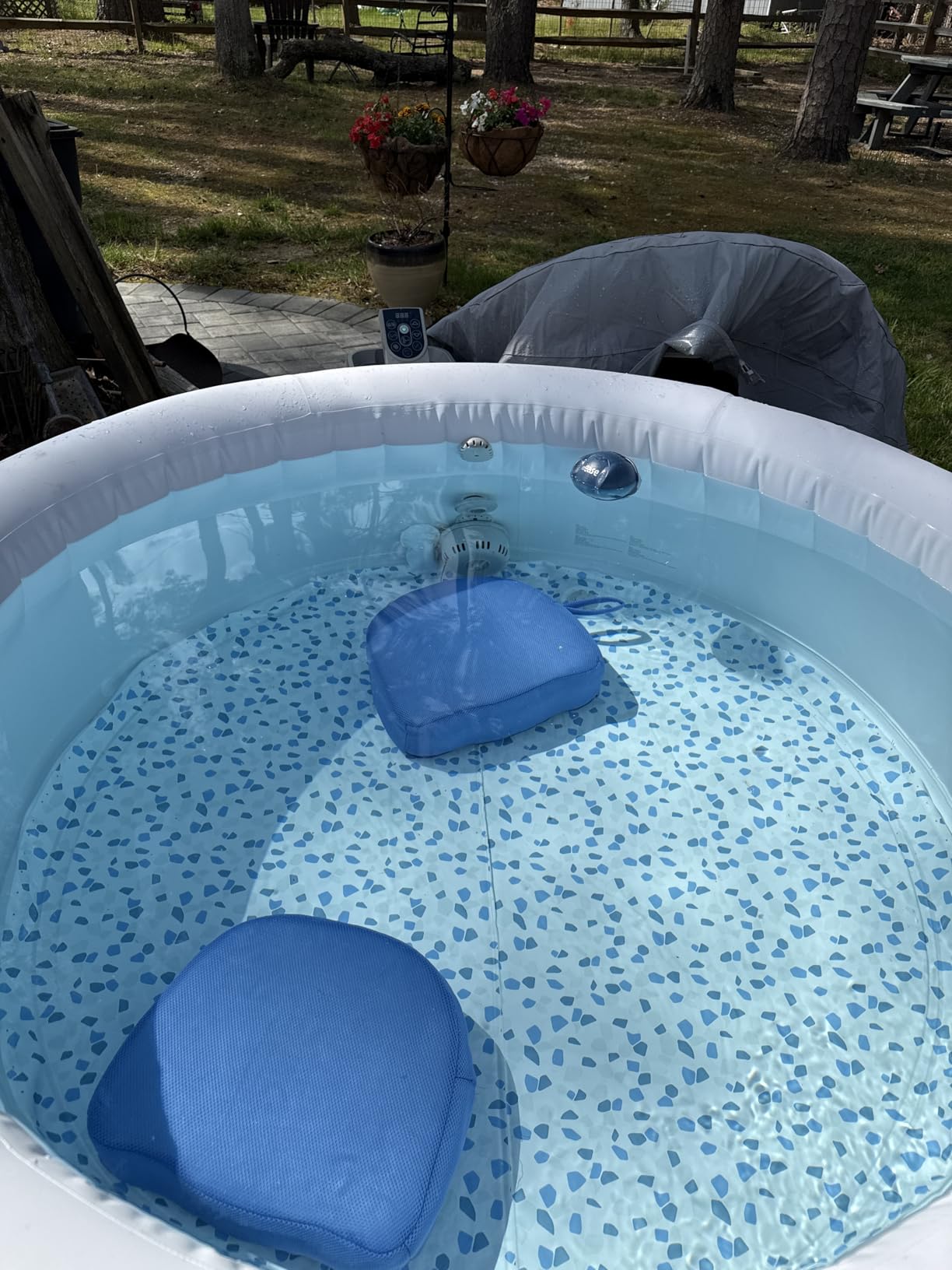 Bestway SaluSpa Fiji 2 to 4 Person Inflatable Hot Tub, Round Energy-Efficient Portable Outdoor Spa with 120 AirJets, 71