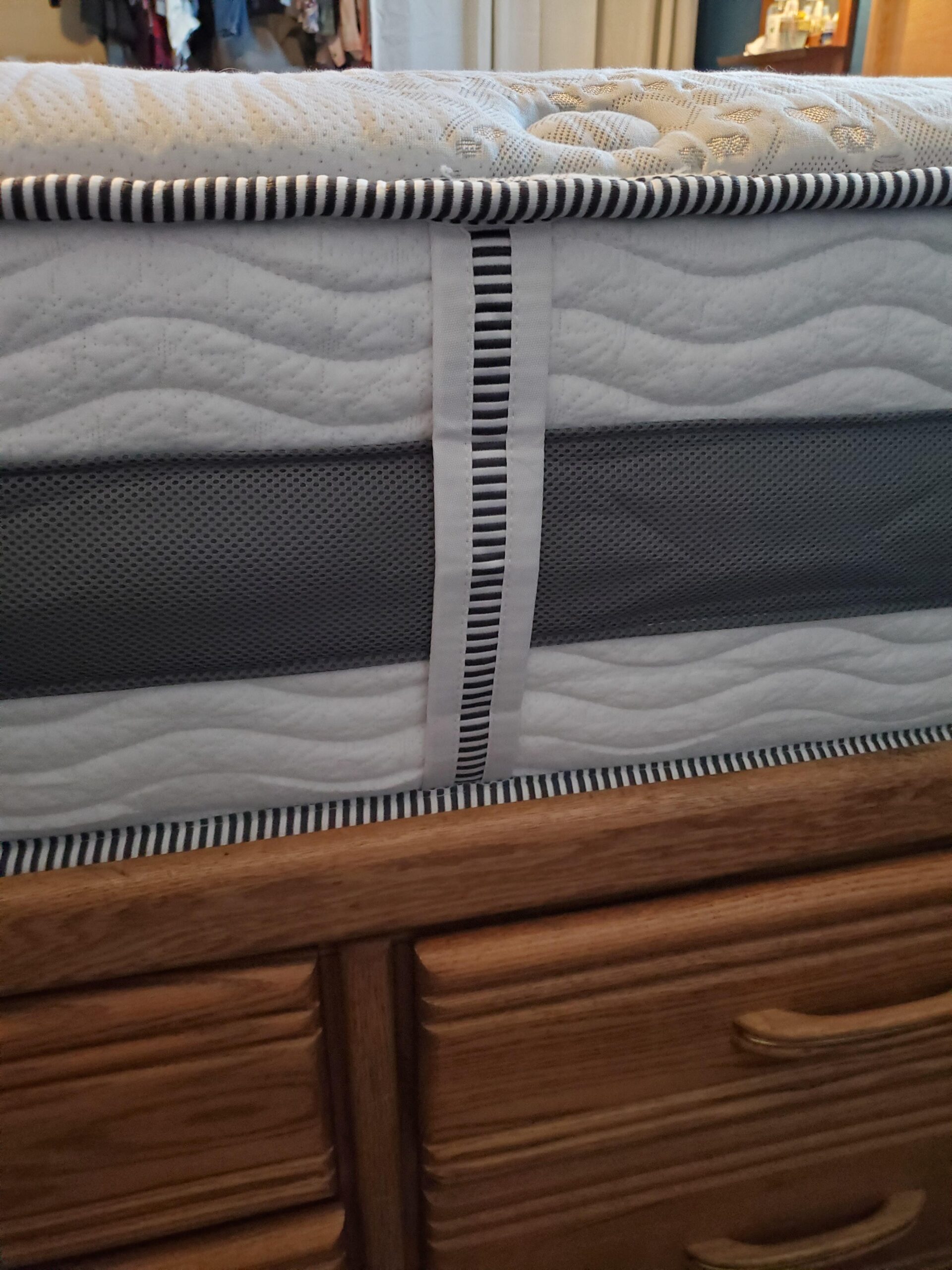 Zinus 12 Inch Comfort Support Hybrid Mattress, Queen, Fiberglass Free, Medium Plush, Motion Isolation, Certified Safe Foams & Fabric, Mattress in A Box customer photo 2