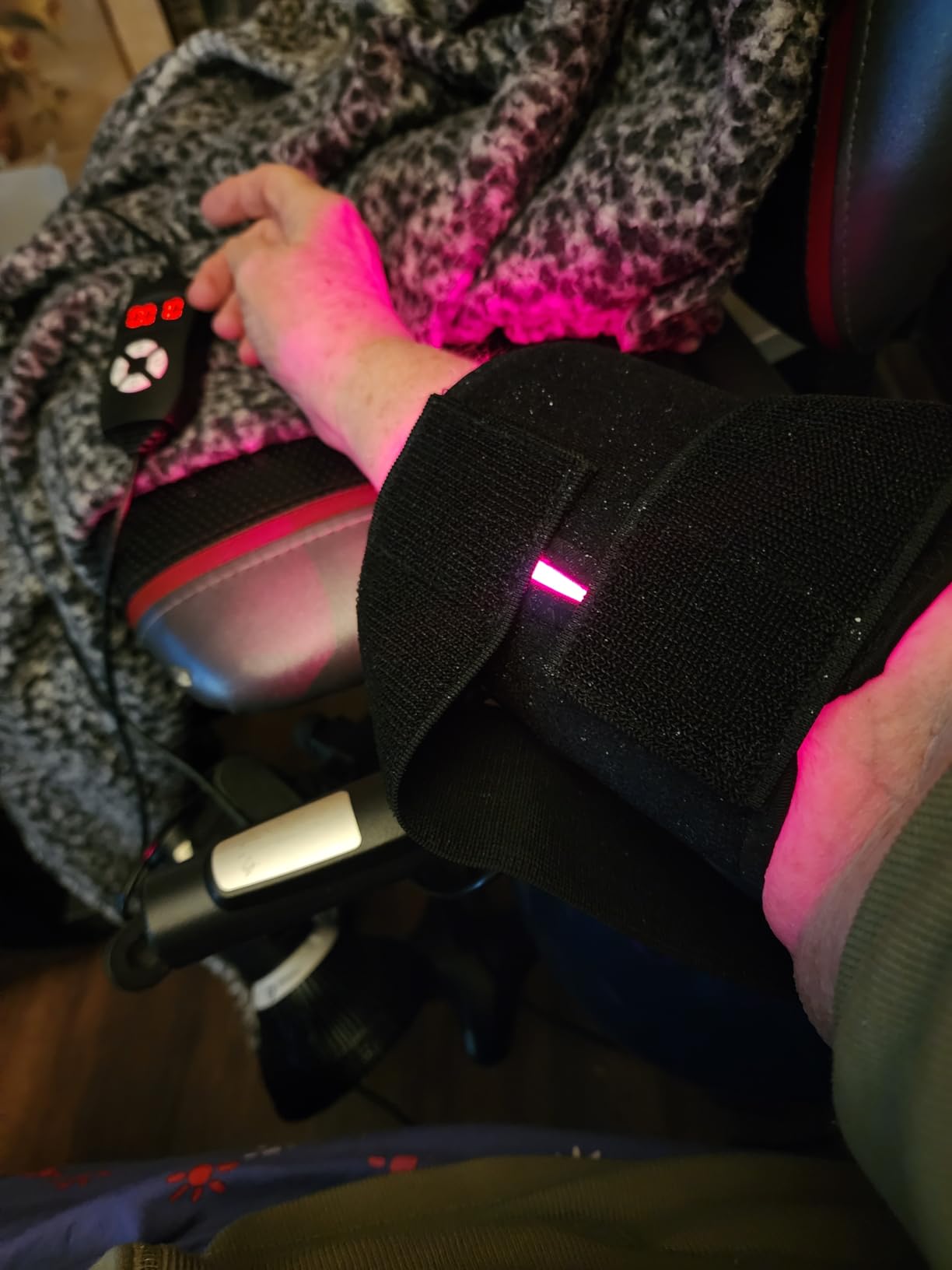 Red Light Therapy for Body, 660nm 850nm Infrared Light Therapy Pad, Wearable Wrap with Timer Remote Control for Back Shoulder Waist Knee, Infrared Light Device Home Use, 71'' x 31'' Large Area customer photo 1