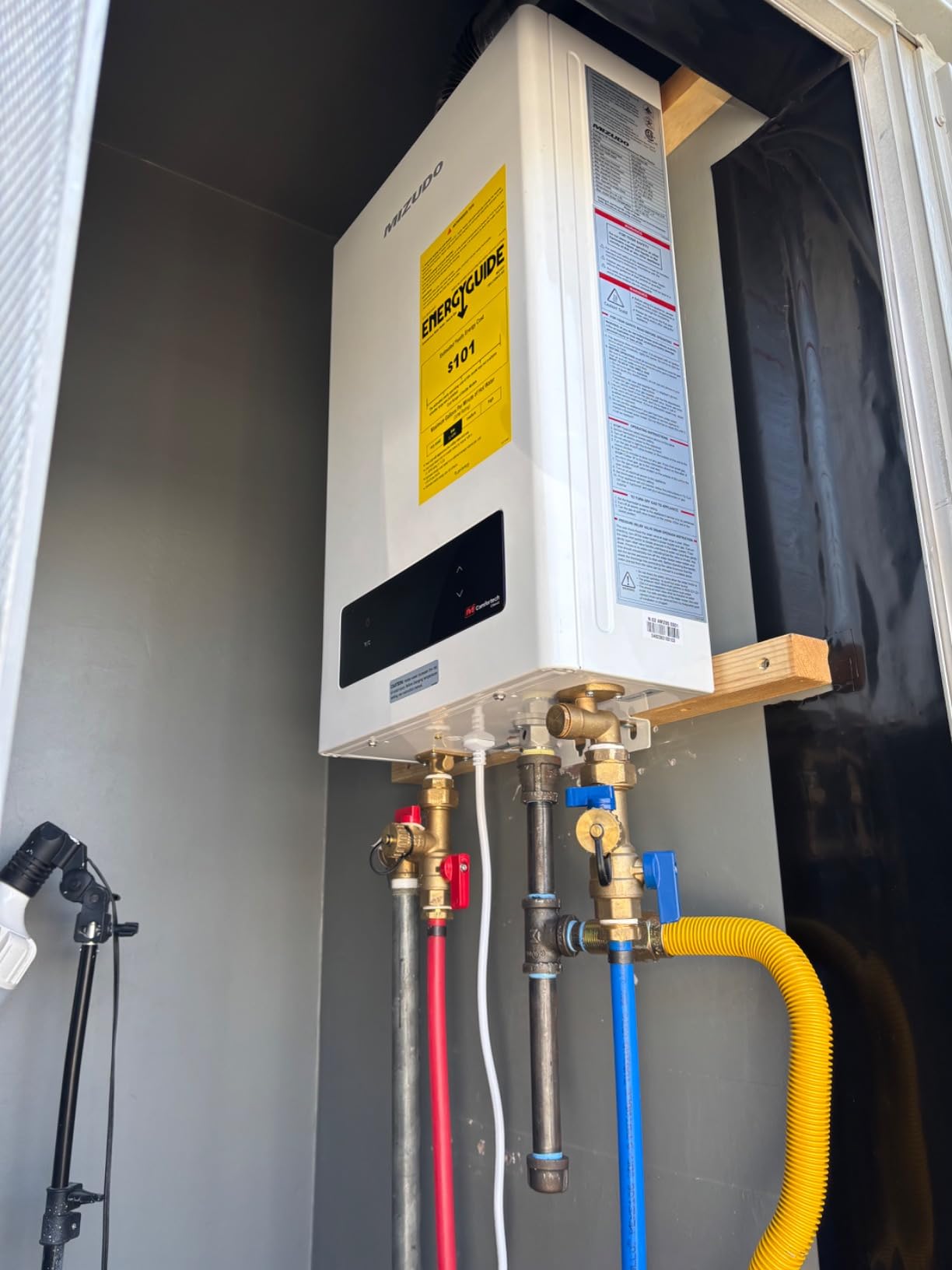 MIZUDO Natural Gas Tankless Water Heater Indoor, Max 4.0 GPM 90,000 BTU CSA Certified Constant Temp High Power On Demand Hot Water Heater, for Whole House or Apartment, Gen 2 customer photo 2