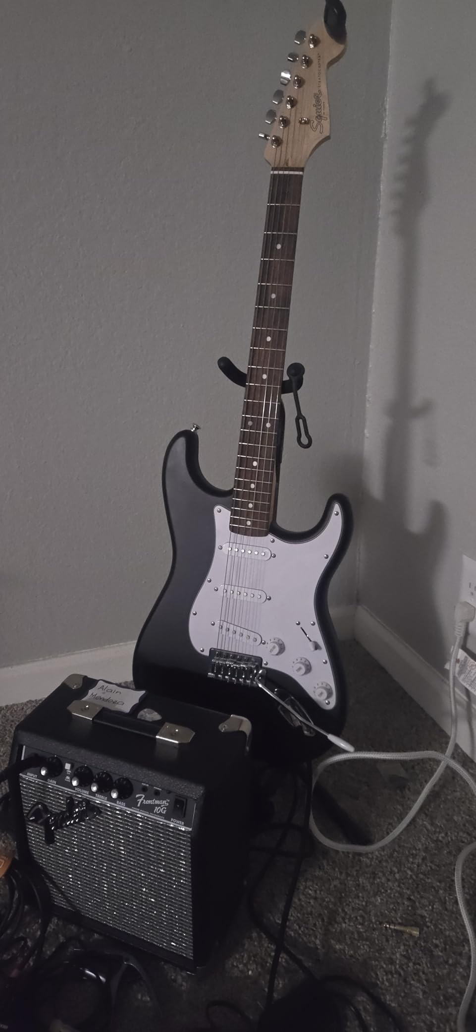 Fender Squier Debut Series Stratocaster Electric Guitar, Beginner Guitar, with 2-Year Warranty, Includes Free Lessons, 2-Color Sunburst with Matte Finish customer photo 2