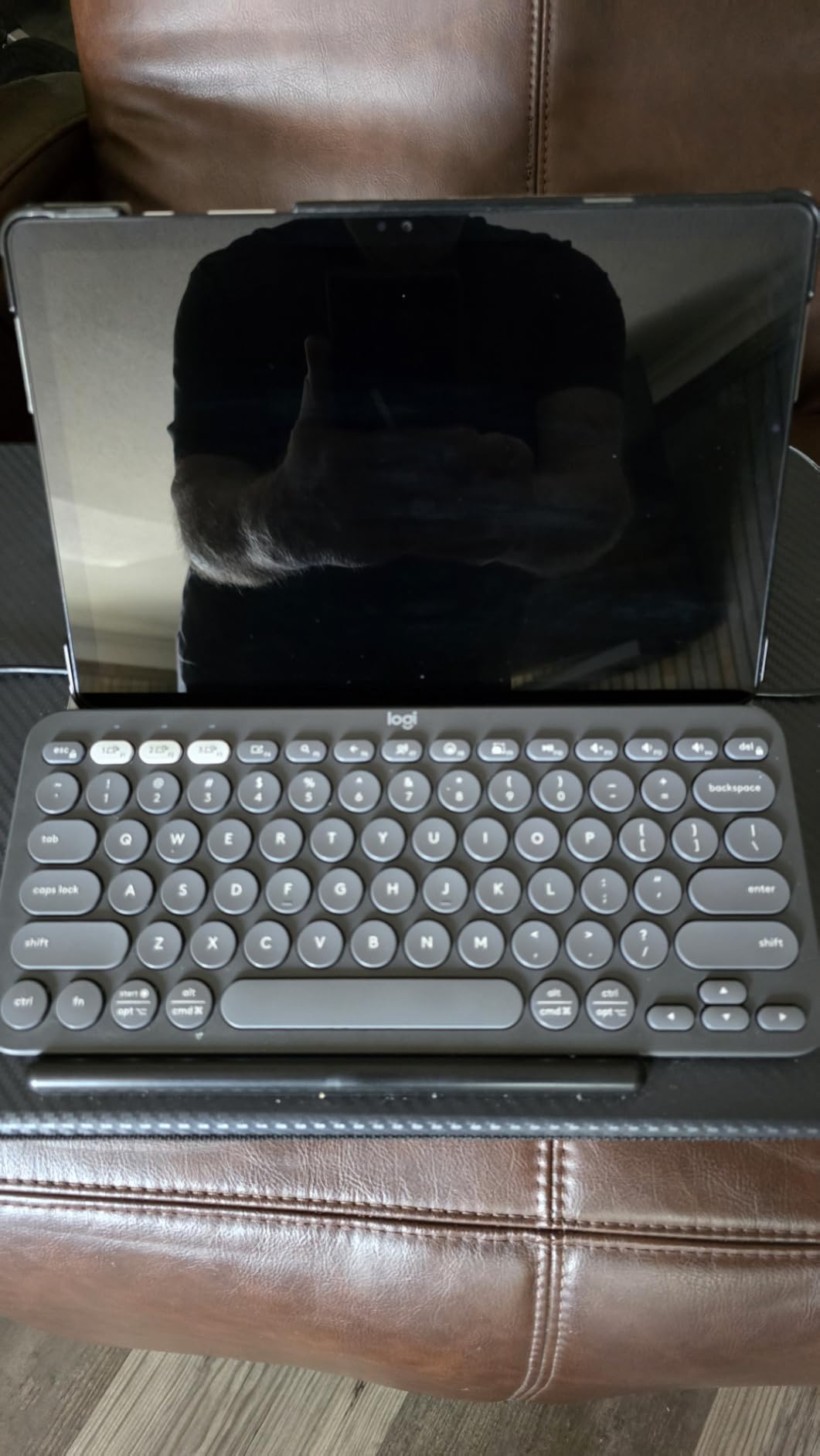 Logitech Pebble Keys 2 K380s, Multi-Device Bluetooth Wireless Keyboard with Customizable Shortcuts, Slim and Portable, Easy-Switch for Windows, macOS, iPadOS, Android, Chrome OS - Tonal Rose customer photo 1