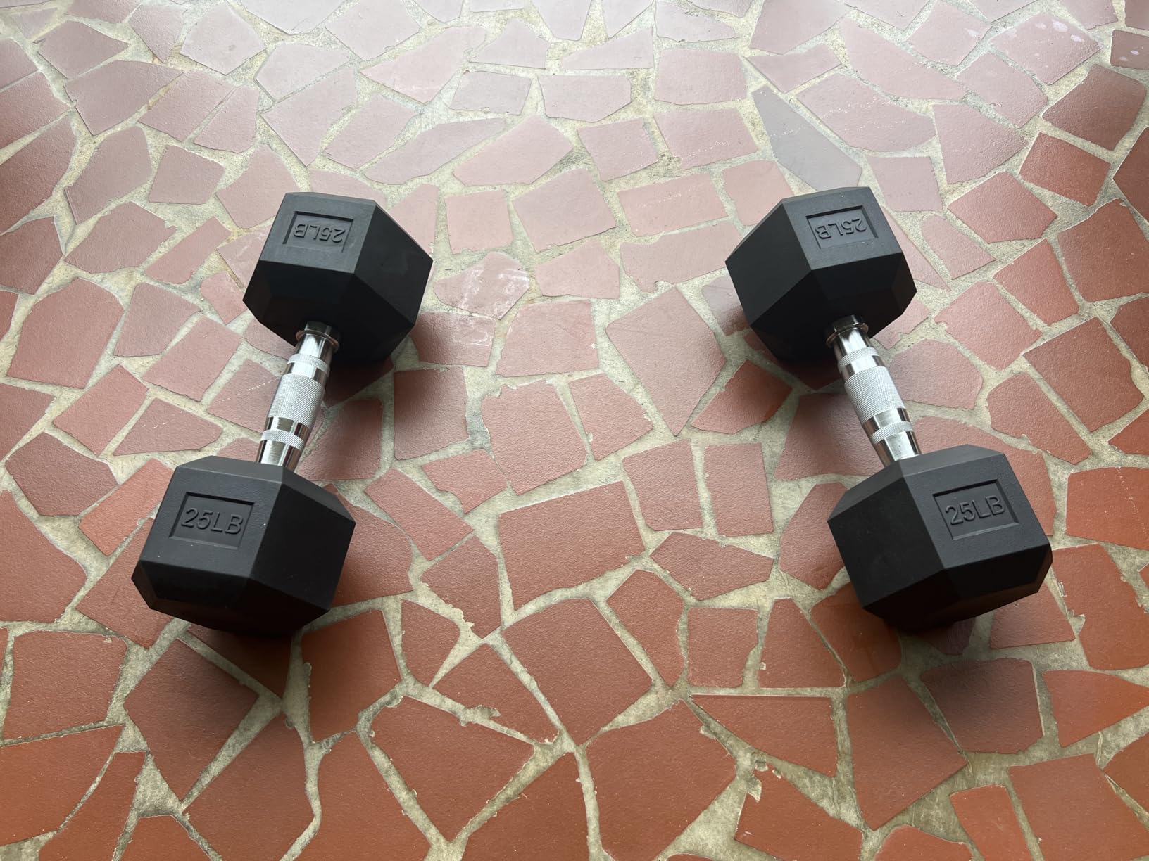 Signature Fitness Rubber Coated Hex Dumbbells Hand Weights for Exercises and Fitness Home Gym, 5-50 lbs, Pairs customer photo 1