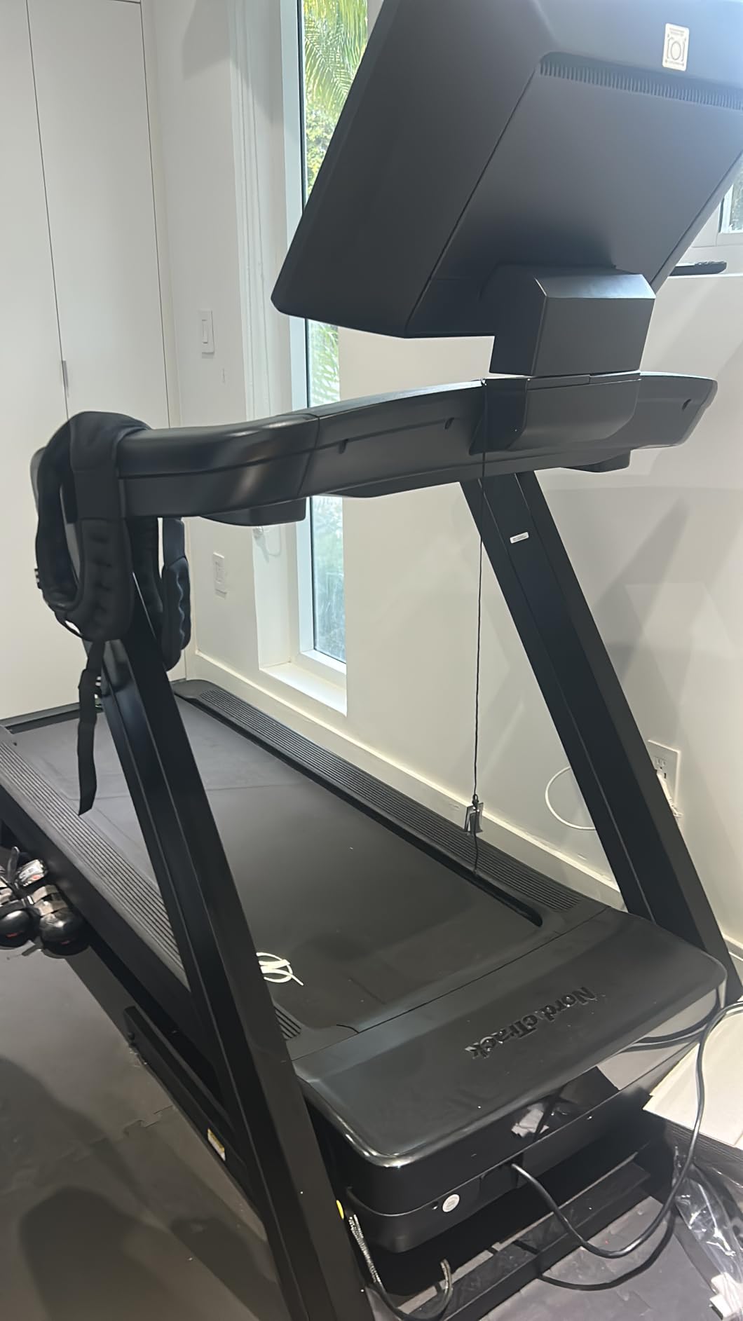 NordicTrack Commercial 1250 Series: Premium Foldable Treadmills, Incline & Decline, iFIT Membership Required customer photo 2