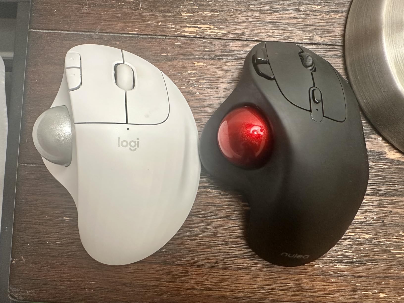 Logitech Ergo M575S Wireless Trackball Mouse, Wireless Ergonomic Mouse with Bluetooth and Encrypted Dongle, Comfortable Thumb Control, Precise and Smooth Tracking, for PC/Mac - Black Silver Ball customer photo 1