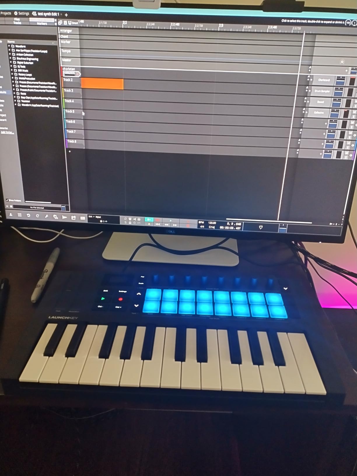 Novation Launchkey Mini 25 MK4 - Portable 25 Mini-Key USB MIDI Keyboard Controller with DAW Integration, Chord Mode, Scale Mode, Drum Pads, and Arpeggiator customer photo 1