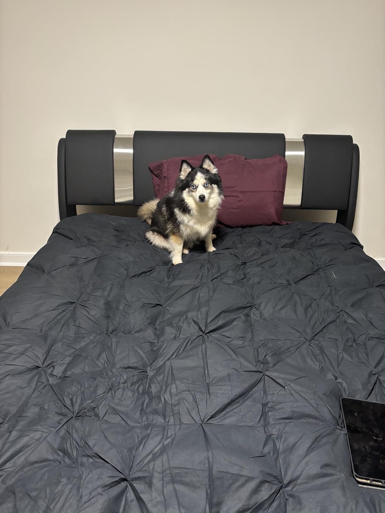 LARMACE King Size Bed Frame with 4 Storage Drawers and Wingback Headboard Linen Upholstered Platform Bed Frame with Wooden Slats, Easy Assembly, White customer photo 2