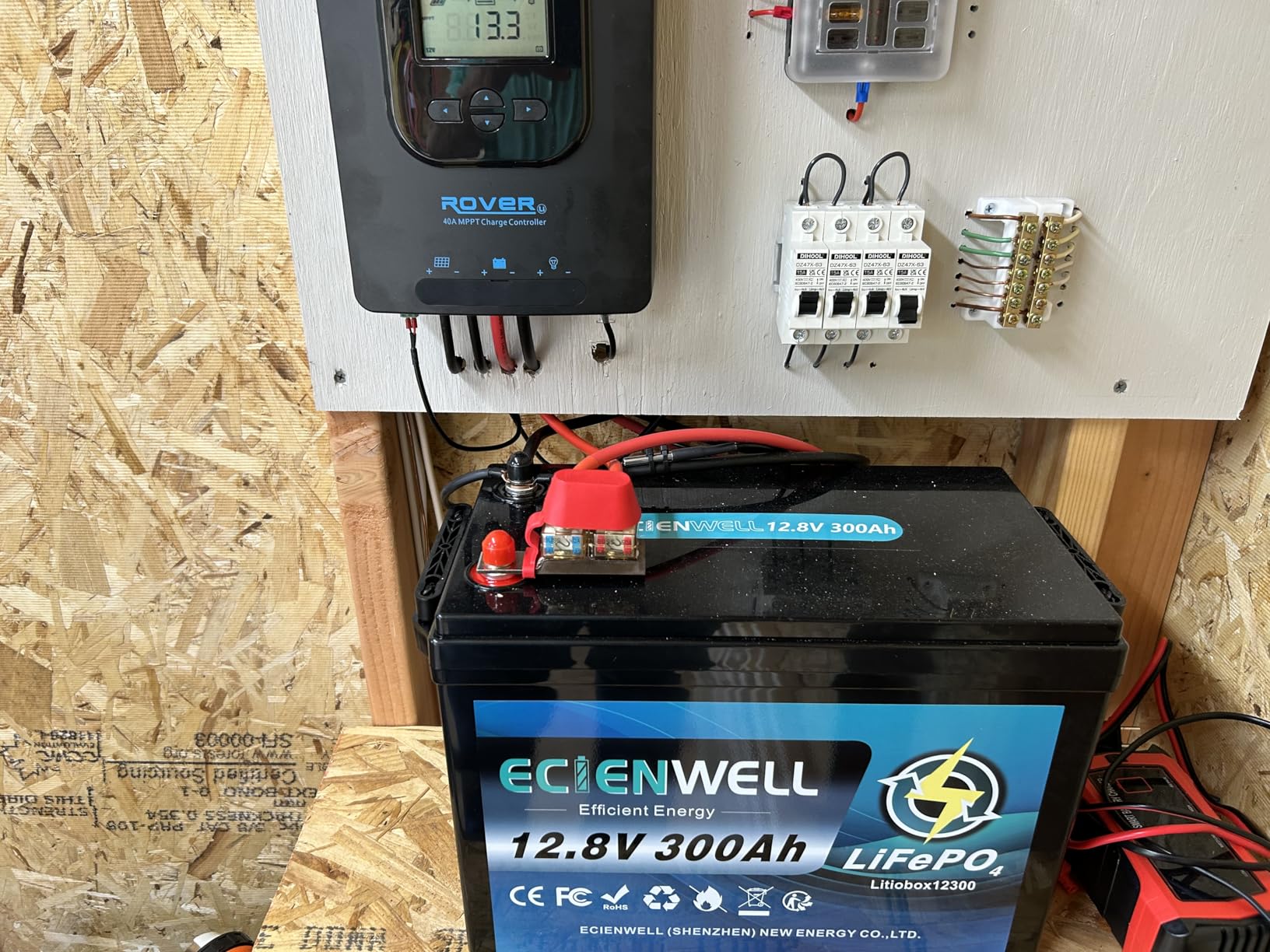 12V 300Ah Lithium LiFePO4 Battery, ECIENWELL 15000+ Deep Cycle Marine Battery with 200A BMS, 3840Wh Lithium Batteries for Golf Cart, Trolling Motor, RV, Truck, Kayak, Camping, Solar Panel, Off-Grid customer photo 1