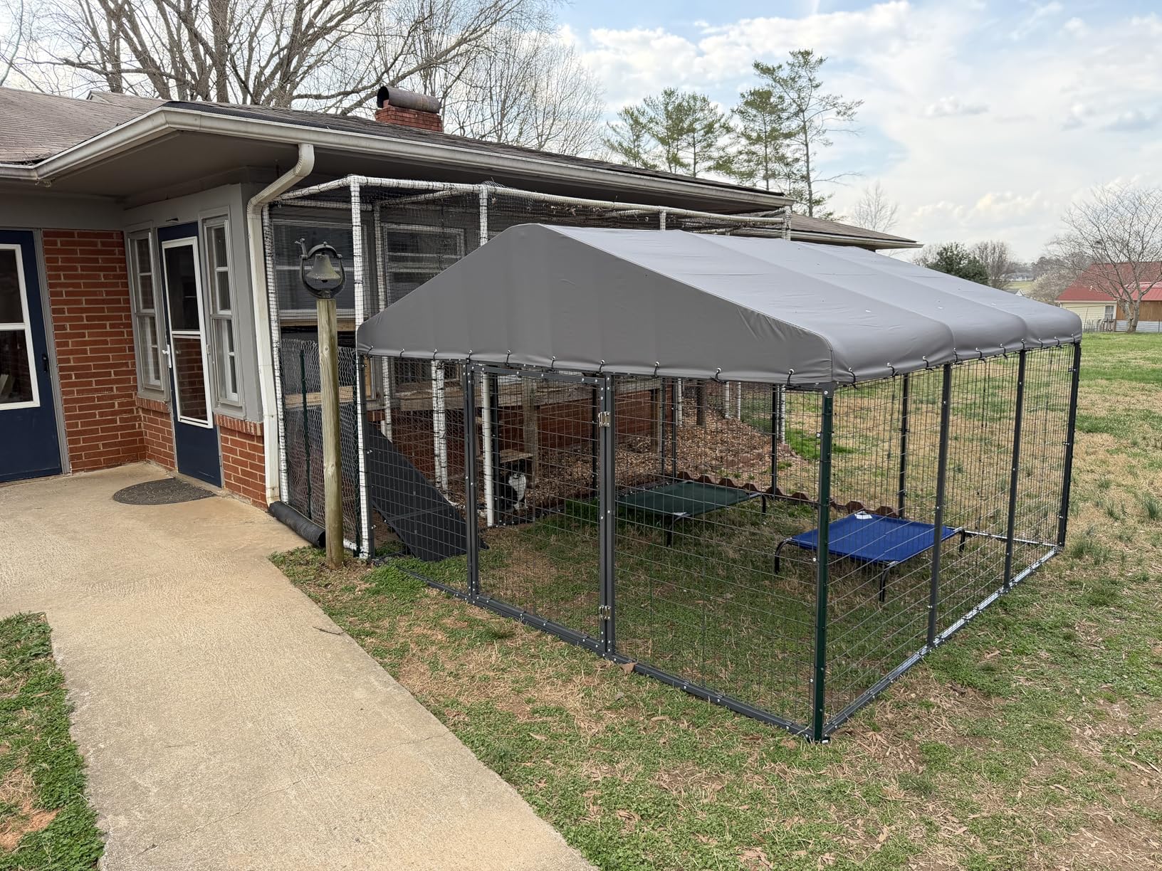 Kullavik 10x10x6 Ft Large Outdoor Dog Kennel, Anti-Rust Galvanized Steel Dog Pen with Double Locks, Heavy Duty Dog Enclosure Fence with UV & Water Resistant Roof Cover customer photo 2