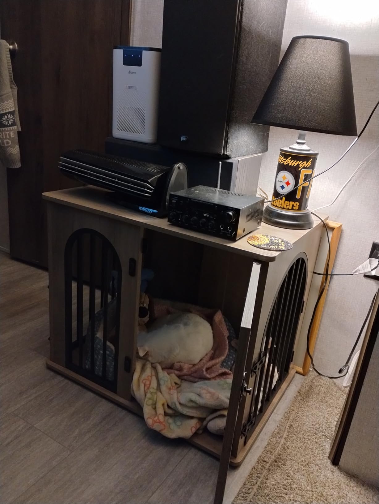 Hzuaneri 31.5'' Wooden Dog Crate Furniture, Indoor Dog Kennel Dogs Cage for Small/Medium Dogs, Heavy Duty Dog Crates Decorative Pet House End Side Table TV Stand, White Brown DFC85114B customer photo 1