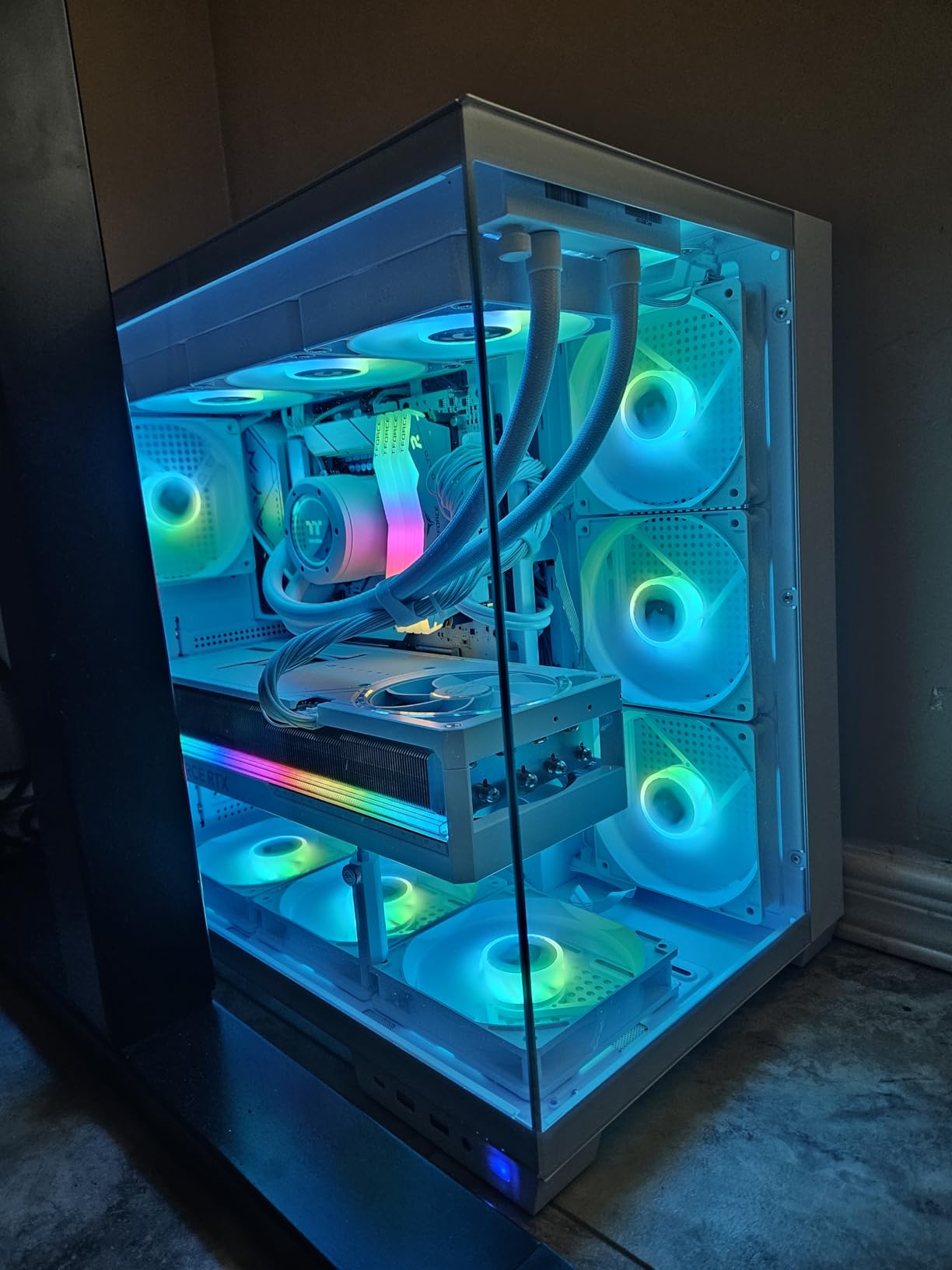 ASUS ROG Astral GeForce RTX 5090 OC Edition Graphics Card, NVIDIA (PCIe 5.0, 32GB GDDR7, HDMI/DP 2.1, 3.8-Slot, 4-Fan Design, Axial-tech Fans, Patented Vapor Chamber, Phase-Change GPU Thermal Pad) customer photo 2