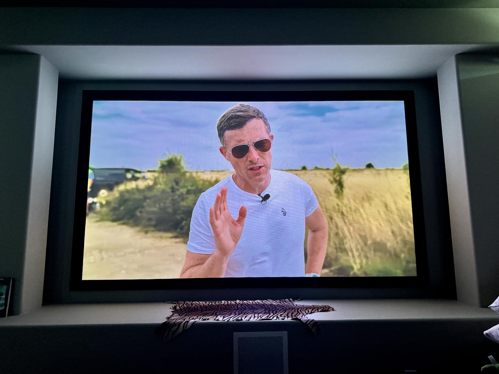 Valerion VisionMaster Pro2 Triple Laser Projector 4K, 15000:1 Contrast, 0.9-1.5x Optical Zoom, IMAX, HDR10+, GTV, 4ms Lag-Free Gaming, 3000 ISO Lumens, Google Home, Apple Homekit customer photo 1