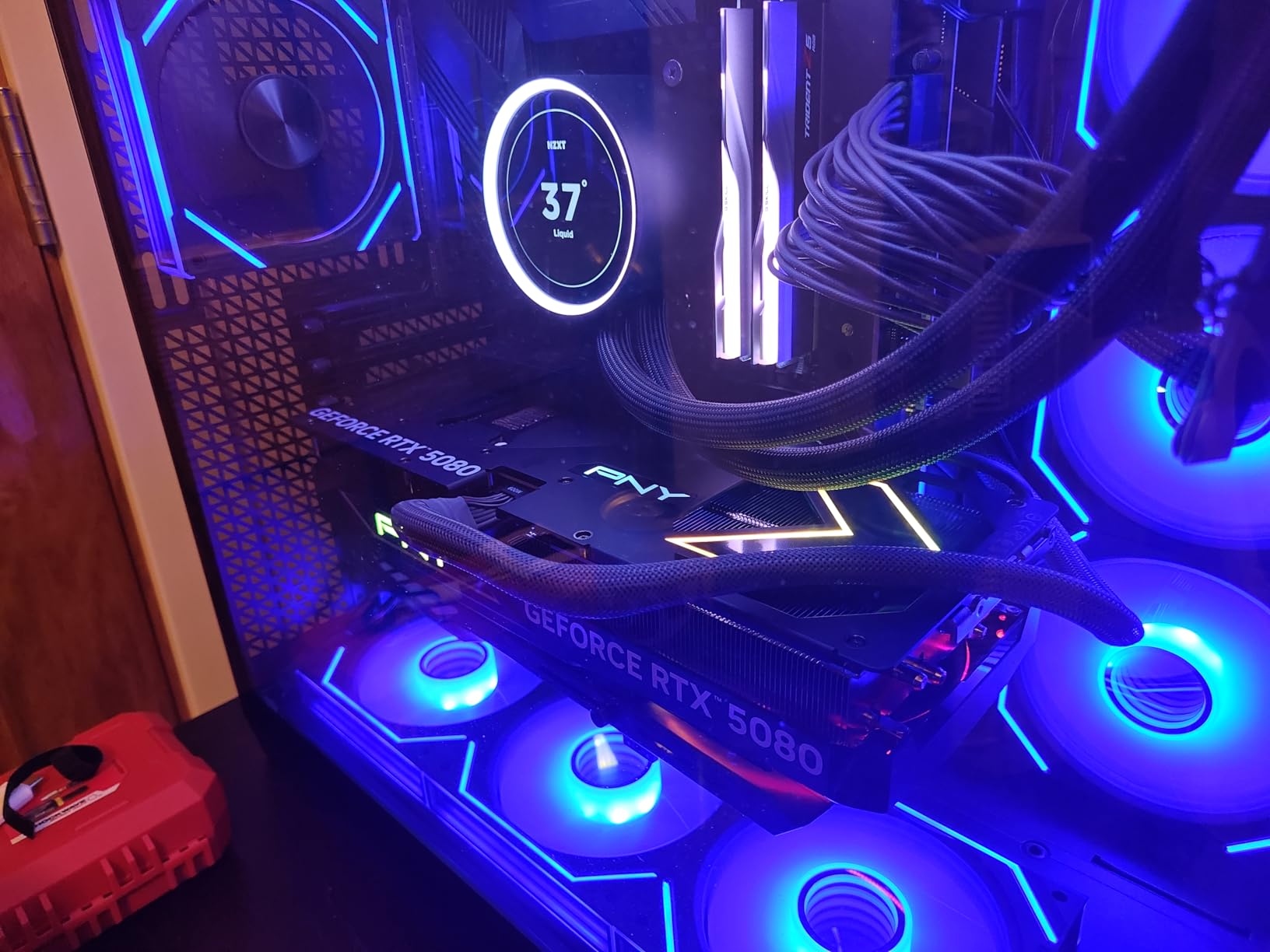PNY NVIDIA GeForce RTX 5080 Epic-X ARGB OC Triple Fan, Graphics Card (16GB GDDR7, 256-bit, Boost Speed: 2775 MHz, PCIe 5.0, HDMI/DP 2.1, 2.99-Slot, NVIDIA Blackwell Architecture, DLSS 4) customer photo 2