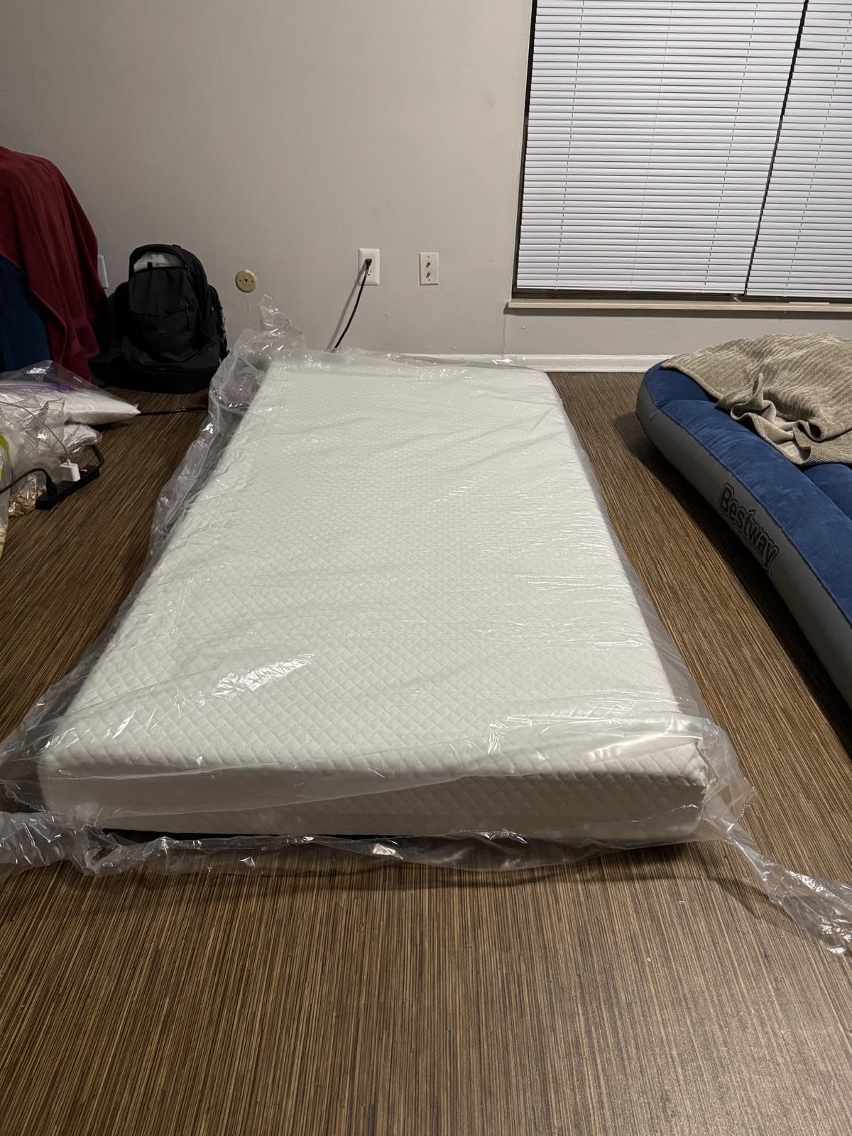 EGOHOME King Size Memory Foam Mattress, 12 Inch Bed Mattress in a Box with Cooling Green Tea Gel, Relieve Pressure with Medium Firm Support, CertiPUR-US Certified, 80''L x 76''W, White customer photo 1