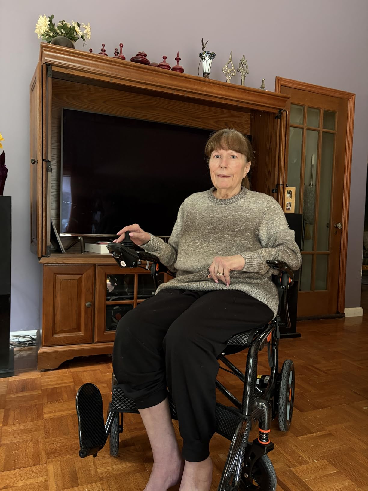 28lbs Ultralight 28 Miles Long Range 100% Carbon Fiber Travel Electric Wheelchairs for Adults, FreeWink Foldable Portable Electric Wheelchairs with 2 Lithium Batteries for All Terrain Airline Approved customer photo 1