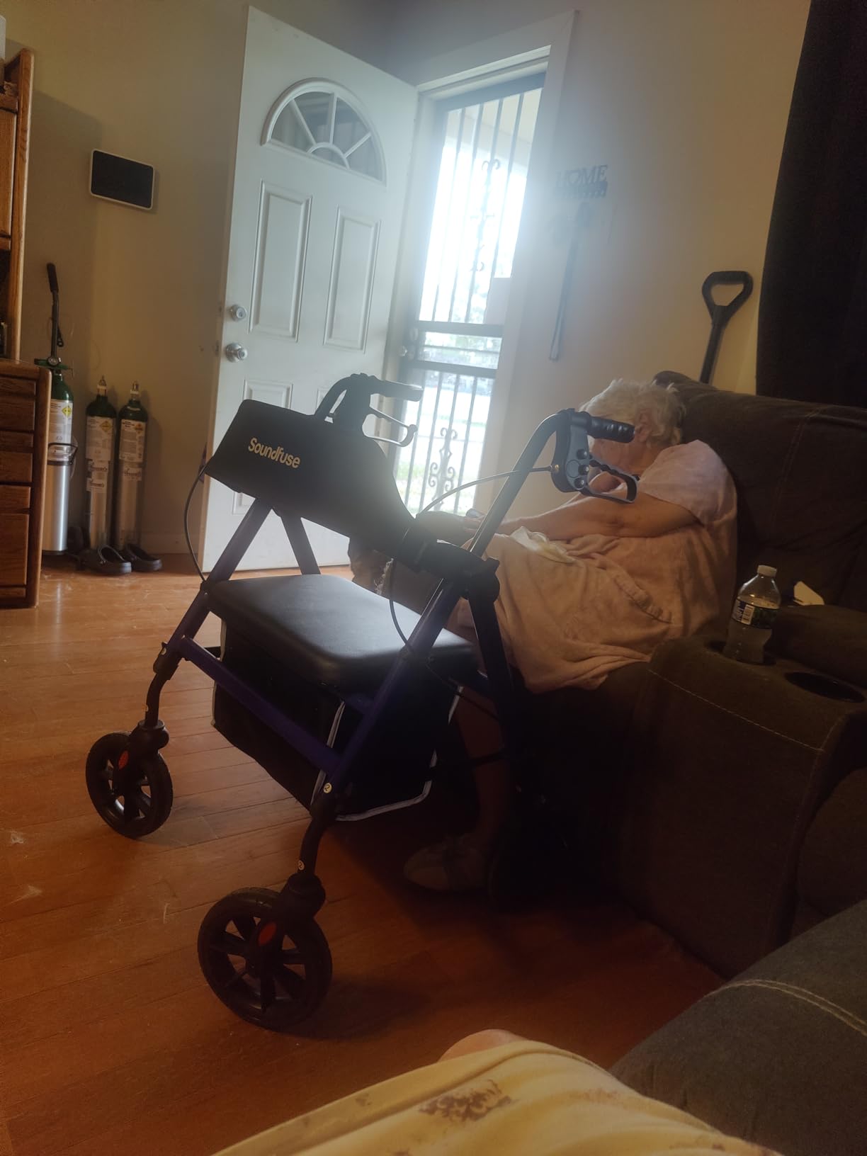SOUNDFUSE Rollator Walkers for Seniors with Seat, Foldable Lightweight Rolling Walker with 8