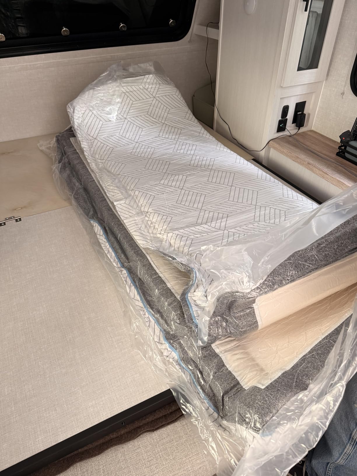 FATHOM Medium Queen Mattress 10 Inch Memory Foam Mattress Queen Size Bed in a Box for Back Pain Relief and Cool Sleep with Gel Foam and Removeable Fiberglass Free Cover, CertiPUR-US Certified customer photo 1