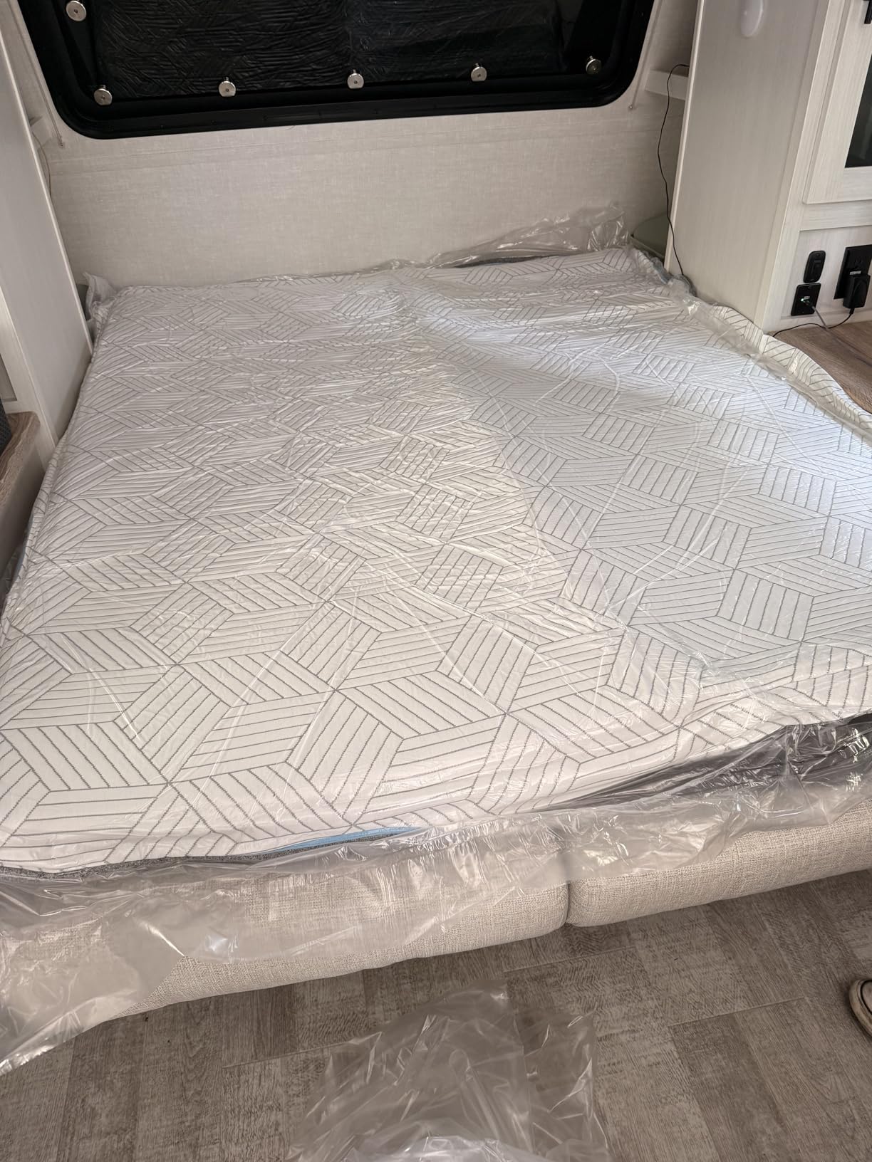 FATHOM Medium Queen Mattress 10 Inch Memory Foam Mattress Queen Size Bed in a Box for Back Pain Relief and Cool Sleep with Gel Foam and Removeable Fiberglass Free Cover, CertiPUR-US Certified customer photo 2