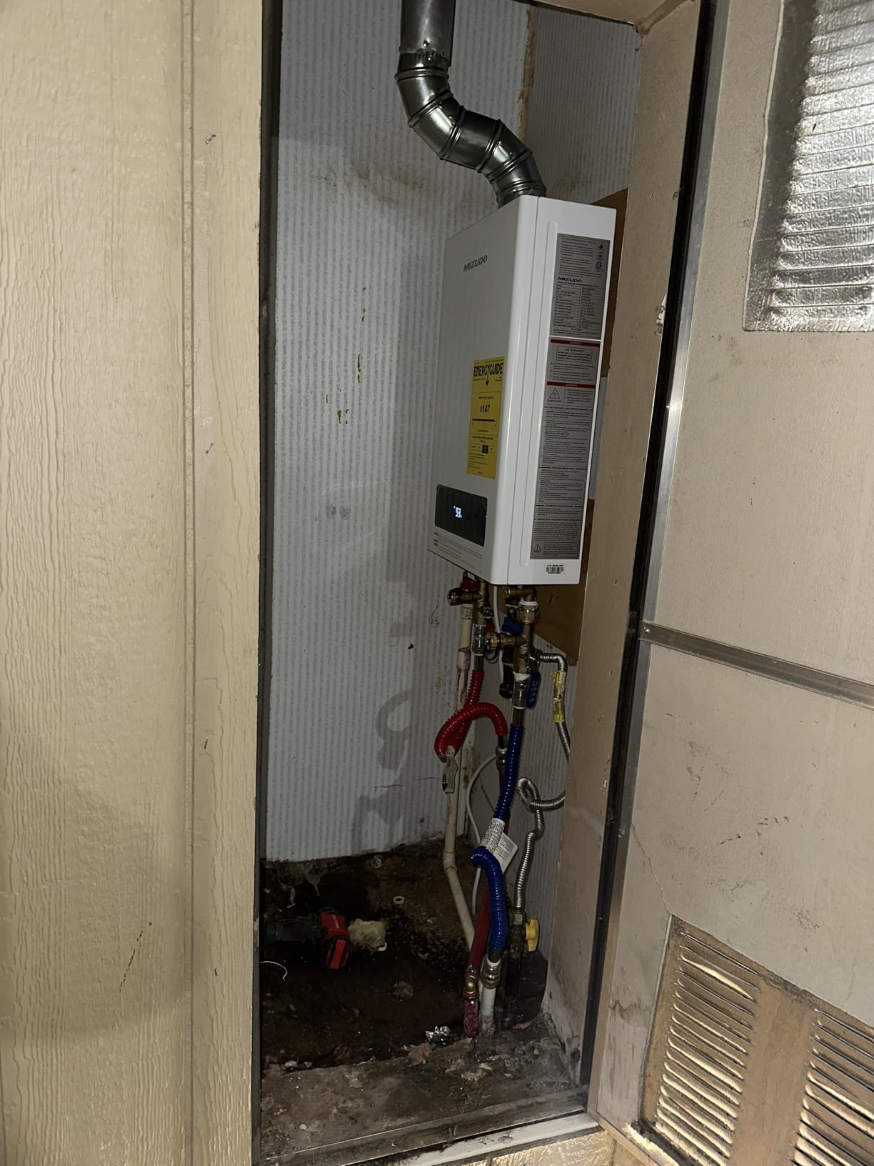 MIZUDO Natural Gas Tankless Water Heater, Indoor or Outdoor Convertible Installation, Max 5.1 GPM 120,000 BTU, WiFi&APP Control CSA Certified for Large Families Whole House, GEN 3 customer photo 1