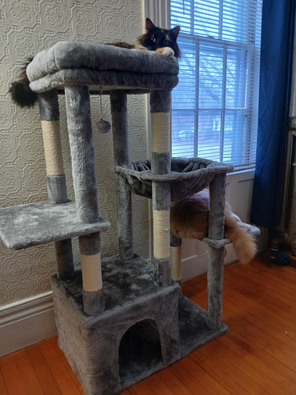 Heybly Heavy Duty Cat Tree, Tower for Indoor Cats Large Adult, Tall Cat Condo House with Extra-Large Baseboard, Multi-Level Plush Furniture with Scratching Posts, Hammock,Toy Balls,Light Gray HCT026W customer photo 2