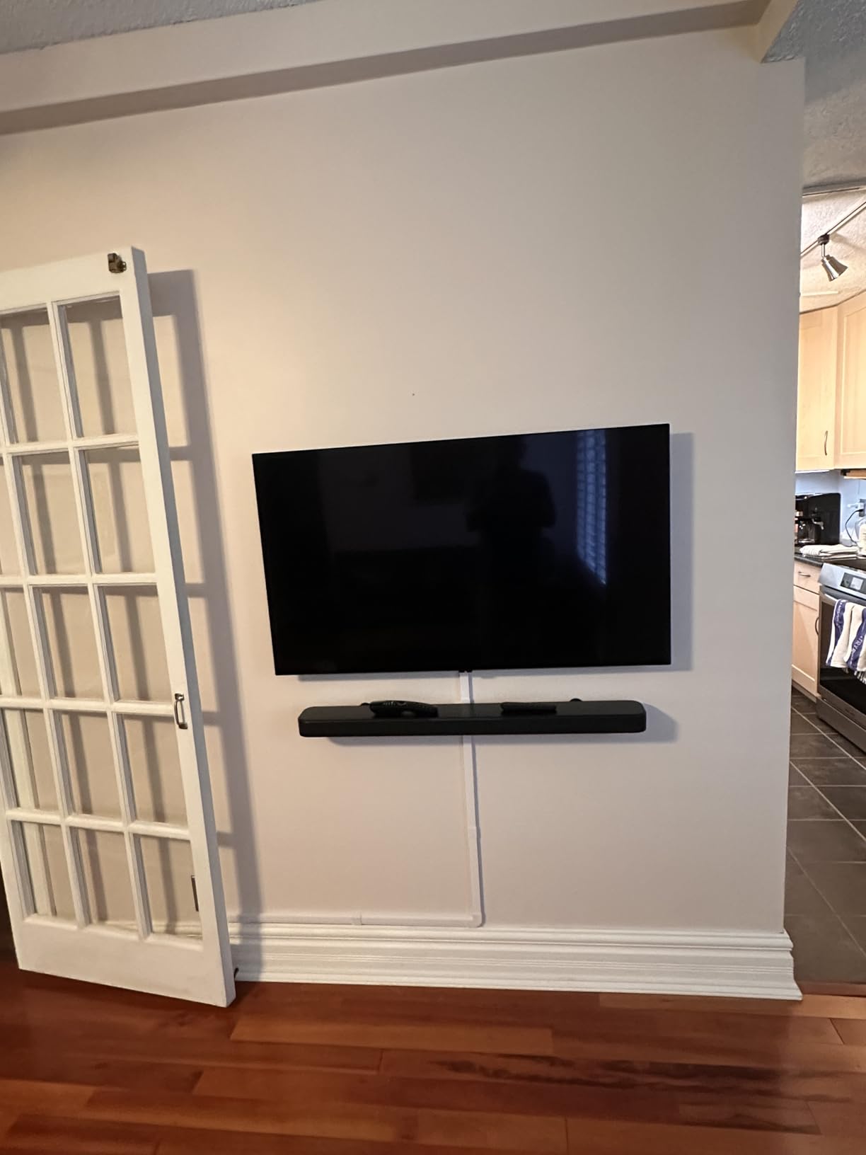 JBL Bar 300MK2-5.0 Channel All-in-one soundbar with Dolby Atmos, MultiBeam 3.0 & PureVoice 2.0, Easy Sound Calibration, JBL ONE App and Works with Voice Assistant-Enabled Speakers (Black) customer photo 2
