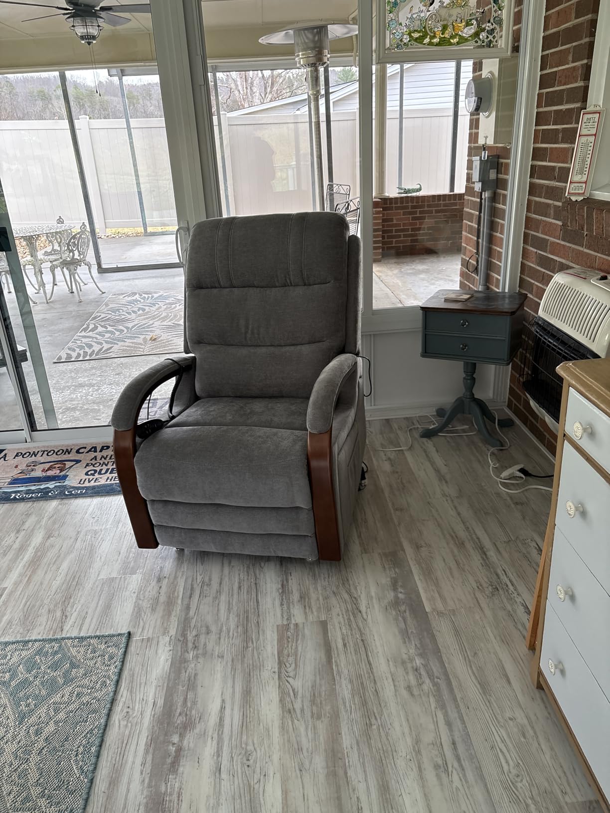 Power Lift Recliner Chair for Elderly People, Dual Motor Lift Chair with Vibration Massage and Heat, Lay Flat Recliner with Solid Wood Armrest, Standing Assistance customer photo 1