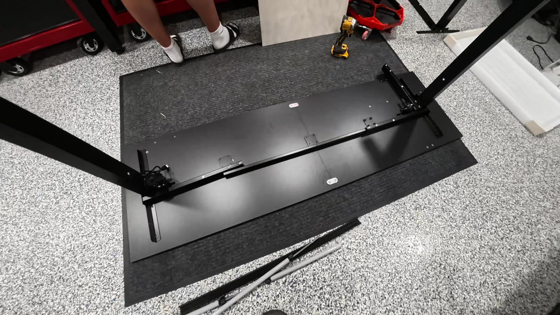 OffiGo 63 Inch Reversible L Shaped Electric Standing Desk, Height Adjustable Corner Stand up Desk, Ergonomic Large Lift Computer Table for Home, Office, Workstation, Black customer photo 2