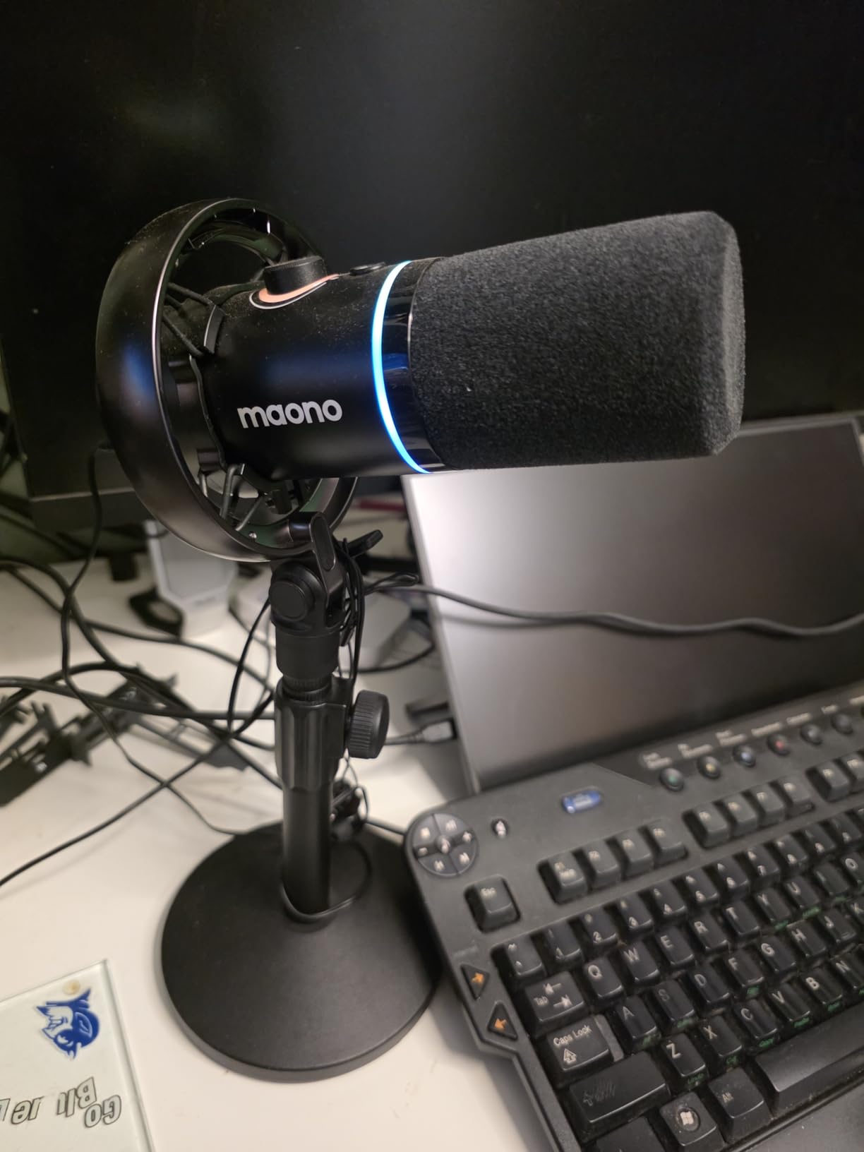 MAONO PD200W Hybrid Wireless Podcast Microphone for PC, Dynamic XLR USB Mic with Desktop Stand, Software, Noise Cancellation, for Vocal Recording, Streaming, Content Creation, Home Studio, Voiceover customer photo 1
