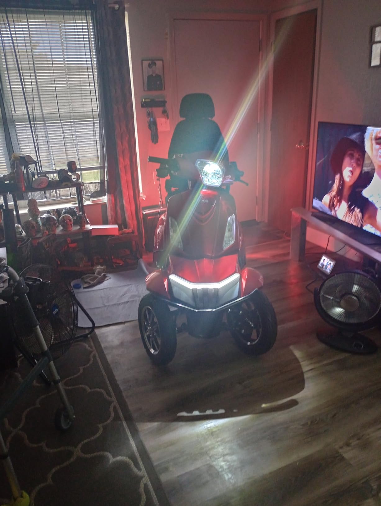 VEVOR Heavy Duty 4-Wheel Mobility Scooter, Powerful 1000W Brushless Motor, 500 lbs Capacity, 21.5 Miles Long Range, All Terrain Mobility Scooter with Lockable Trunk for Seniors & Adults customer photo 1