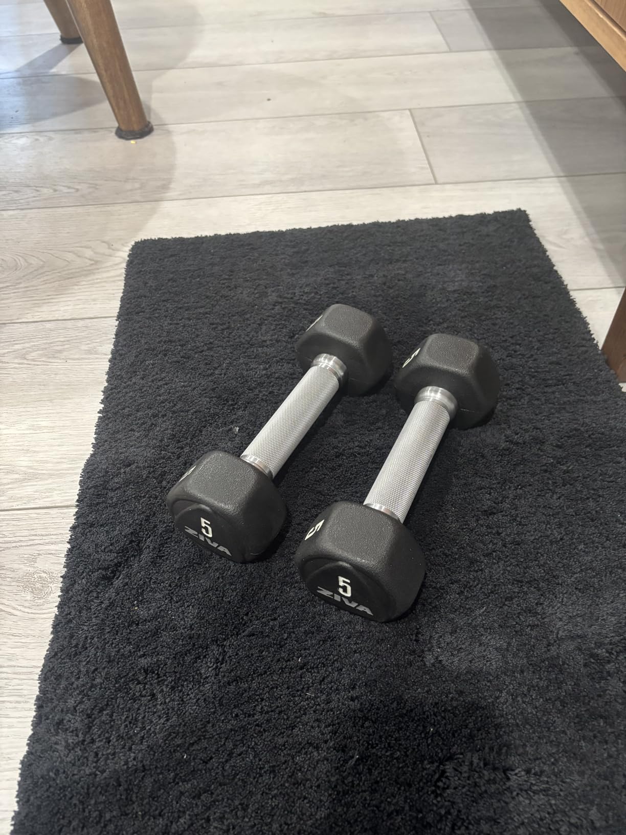 ZIVA HIIT TPU Hexagon Dumbbells - Premium No-Roll Urethane Dumbbells with Fully Knurled Chrome Handles, Scratch-Resistant TPU Coating, Easy-Read Weight Markings - 5-30 lb Pairs for Strength Training customer photo 1