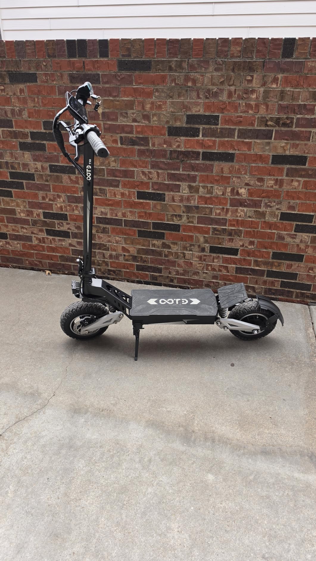 T10 Electric Scooter for Adults, 48V 18AH Battery Up to 46 Miles Long Range & Powerful Motor, 34 MPH Max Speed, 11 Inch All-Terrain Tires Folding Commuter E Scooter with Dual Suspension & LCD Display customer photo 2